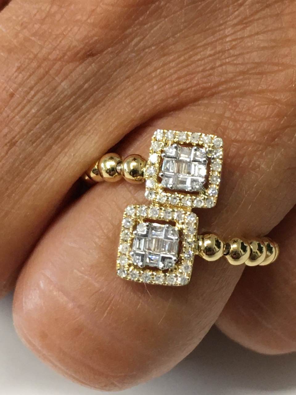 Anillo SEBNEM de oro amarillo o blanco con brillantes y baguettes