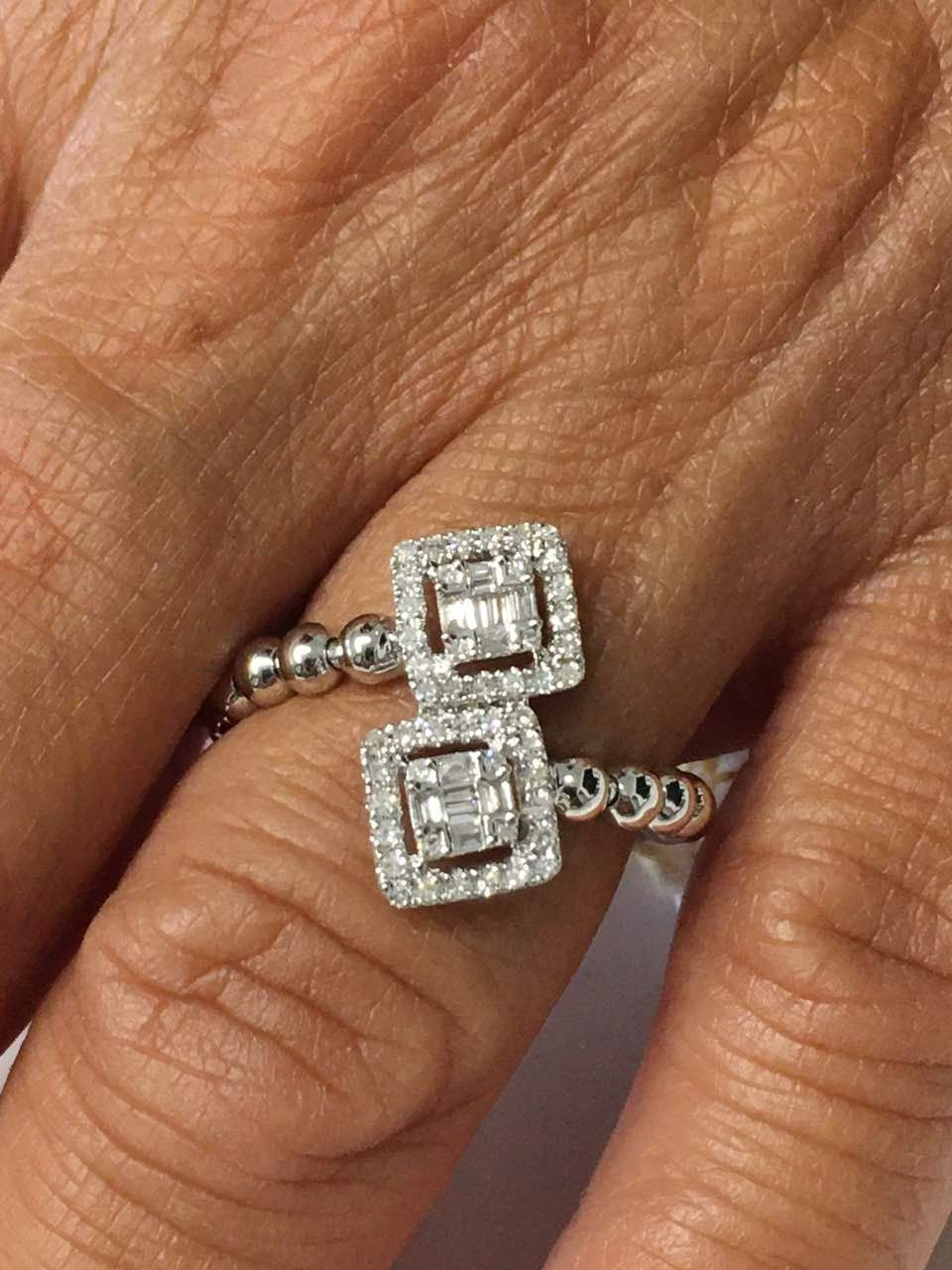 Anillo SEBNEM de oro amarillo o blanco con brillantes y baguettes