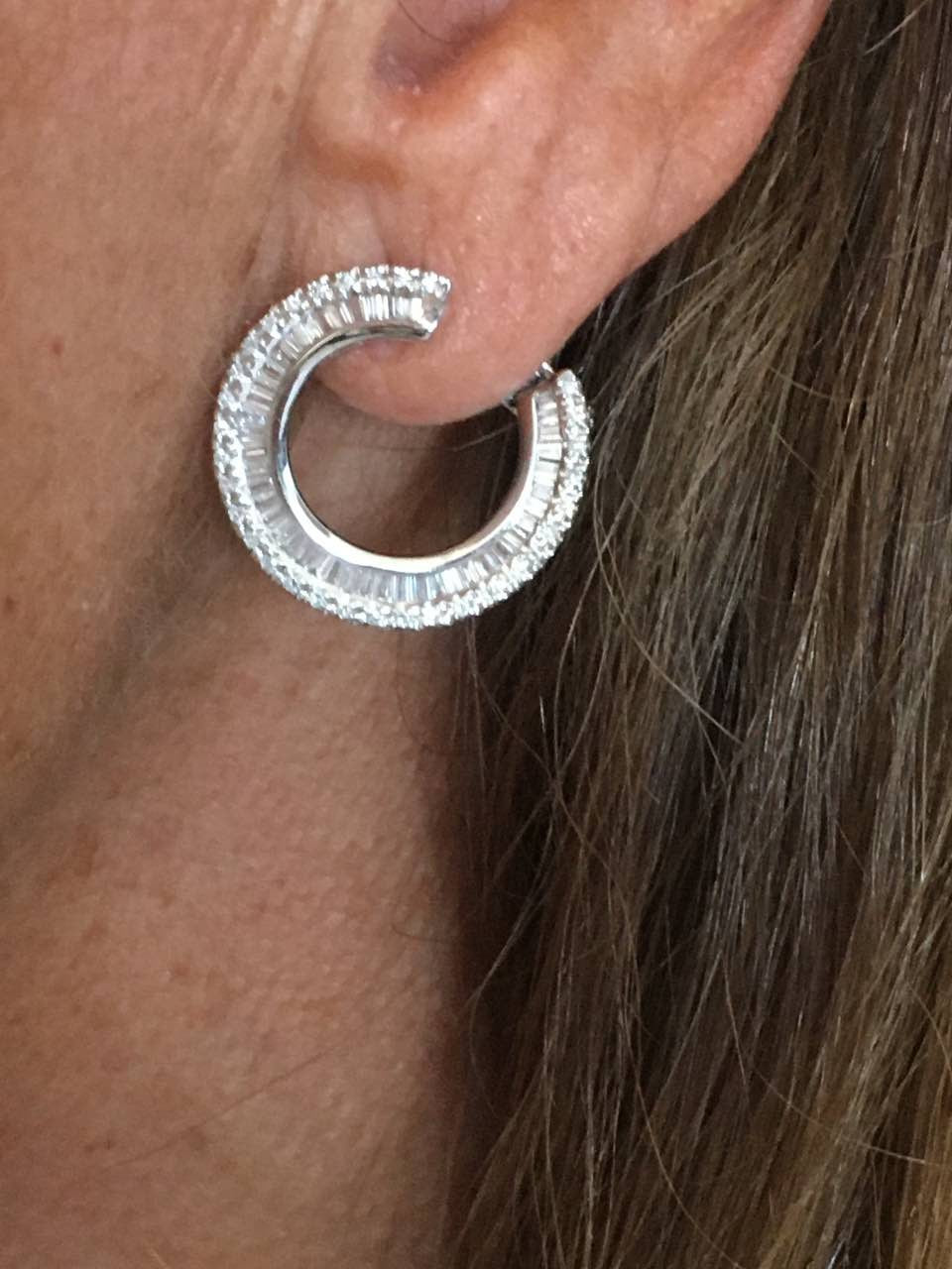Pendientes SEHRAZAD en oro blanco con diamantes y baguettes - Roman Joyero