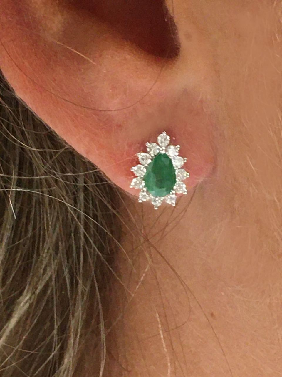 Pendientes SERMIN de oro blanco con brillantes y esmeraldas - Roman Joyero