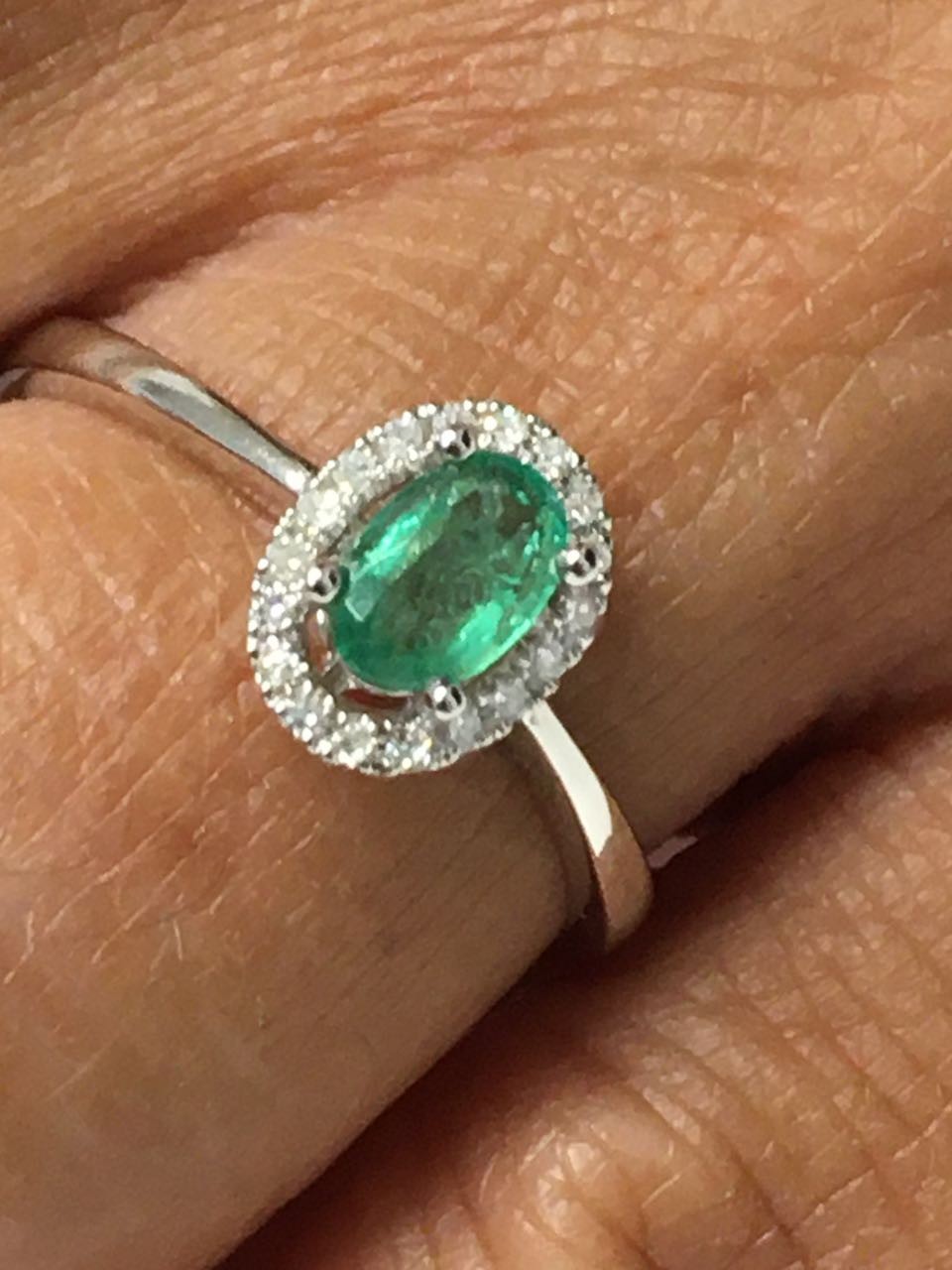 Anillo SERPIL en oro blanco con brillantes y esmeralda, rubí o zafiro