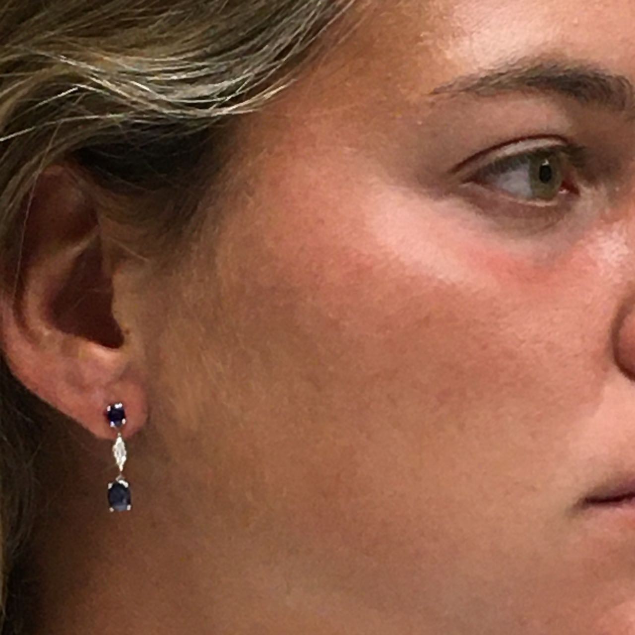 Pendientes SEVDA de oro blanco con diamantes y zafiros en 2 tallas