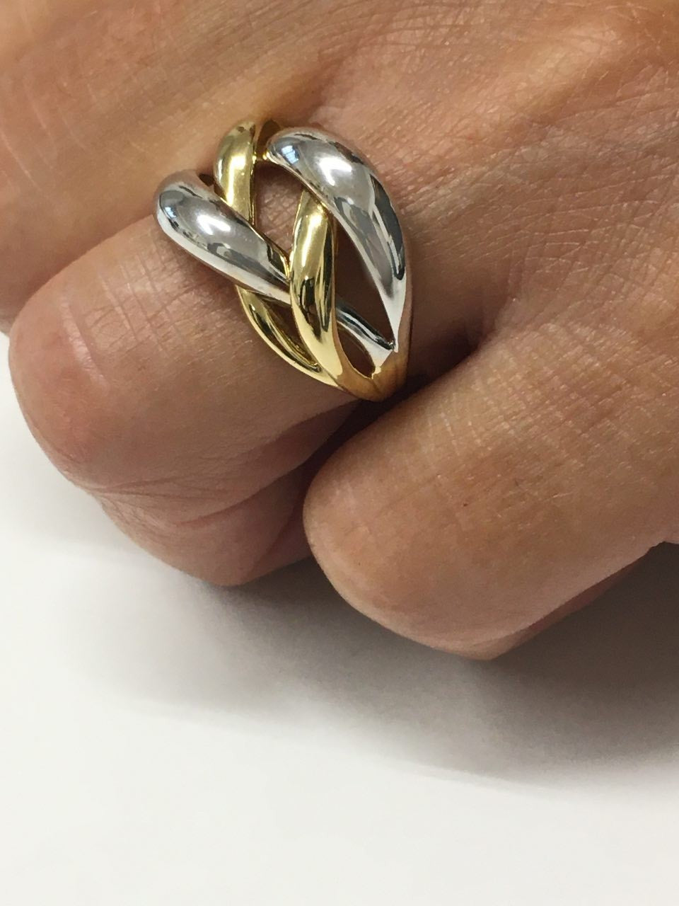Anillo SIDIKA en oro blanco y amarillo con eslabones barbados - Roman Joyero