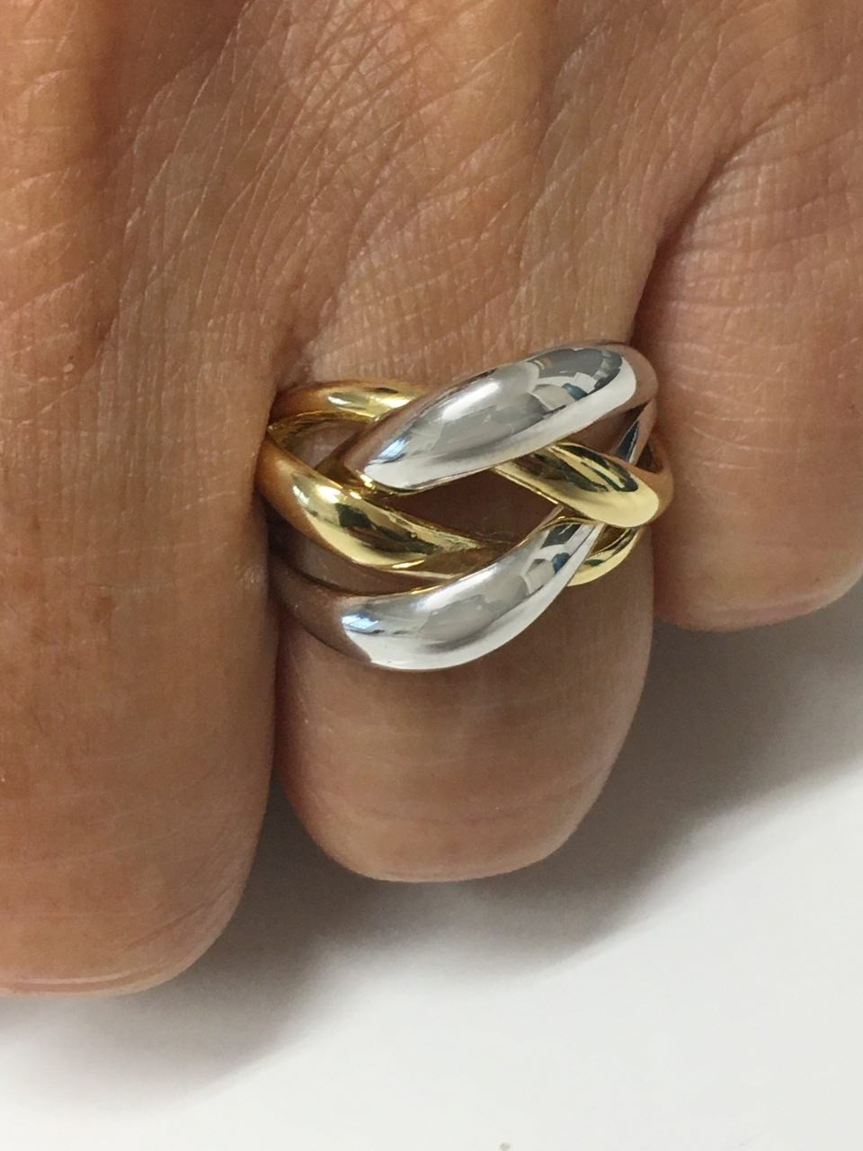 Anillo SIDIKA en oro blanco y amarillo con eslabones barbados - Roman Joyero