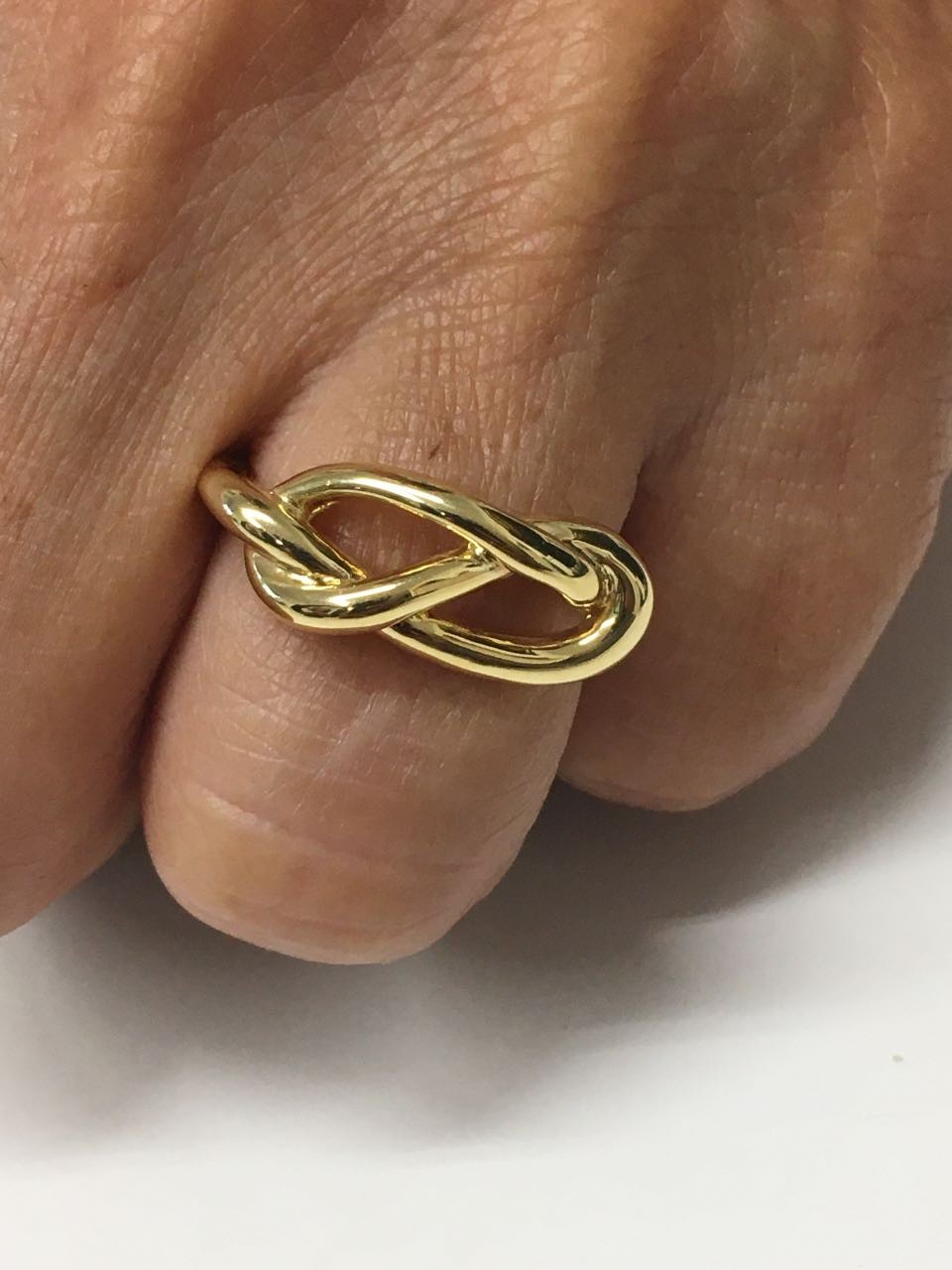 Anillo SIMGE en oro amarillo de 18 kilates con nudo marinero - Roman Joyero