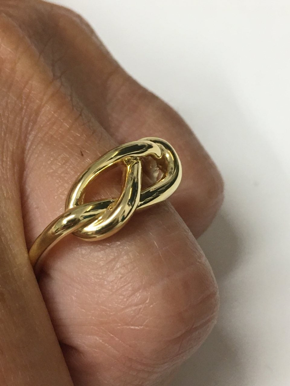 Anillo SIMGE en oro amarillo de 18 kilates con nudo marinero - Roman Joyero