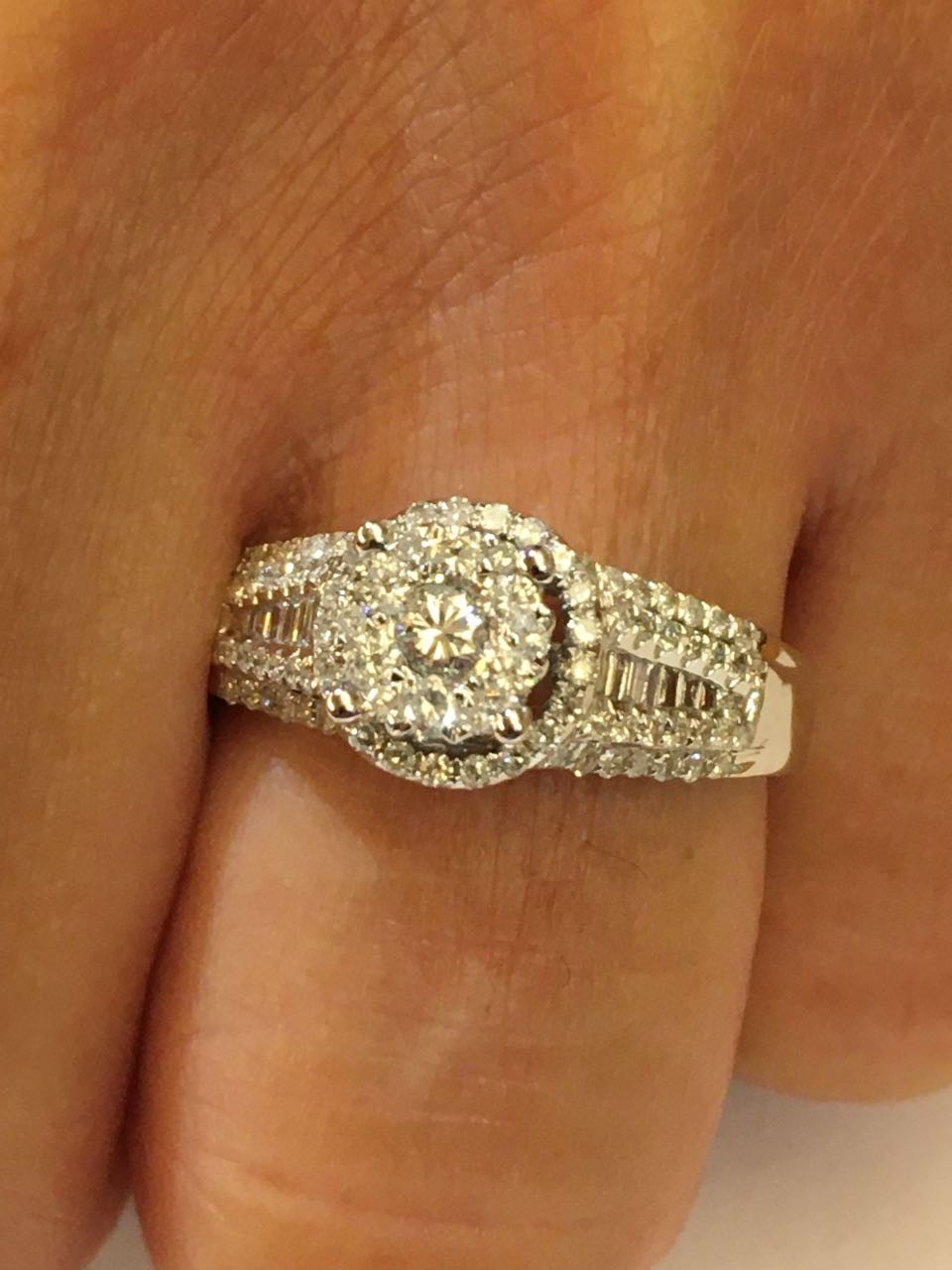 POMPEYA, anillo de oro blanco con diamantes - Roman Joyero