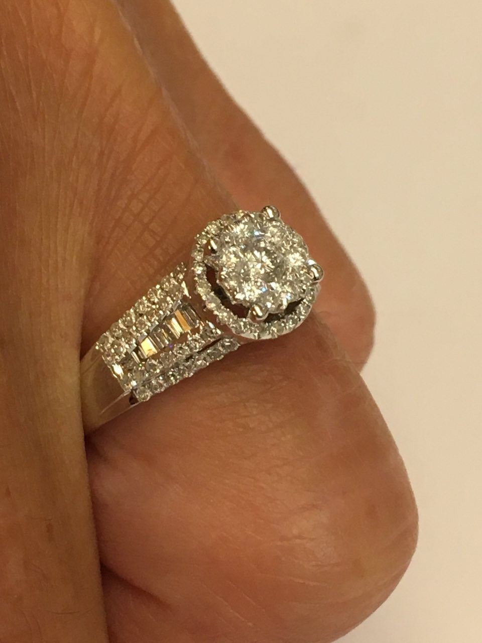 POMPEYA, anillo de oro blanco con diamantes - Roman Joyero