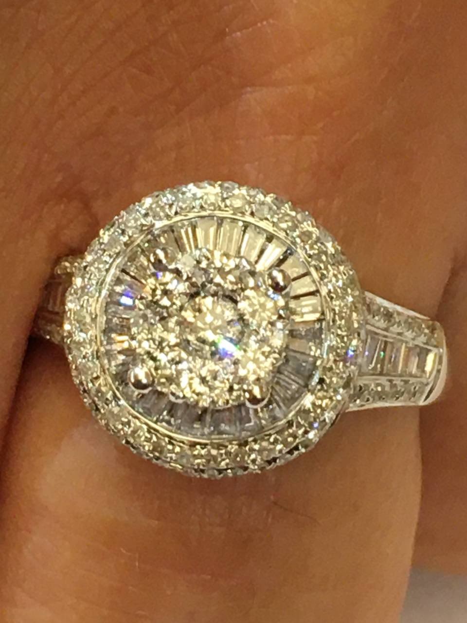 BURANO, anillo de oro y diamantes de 2 tallas distintas. - Roman Joyero