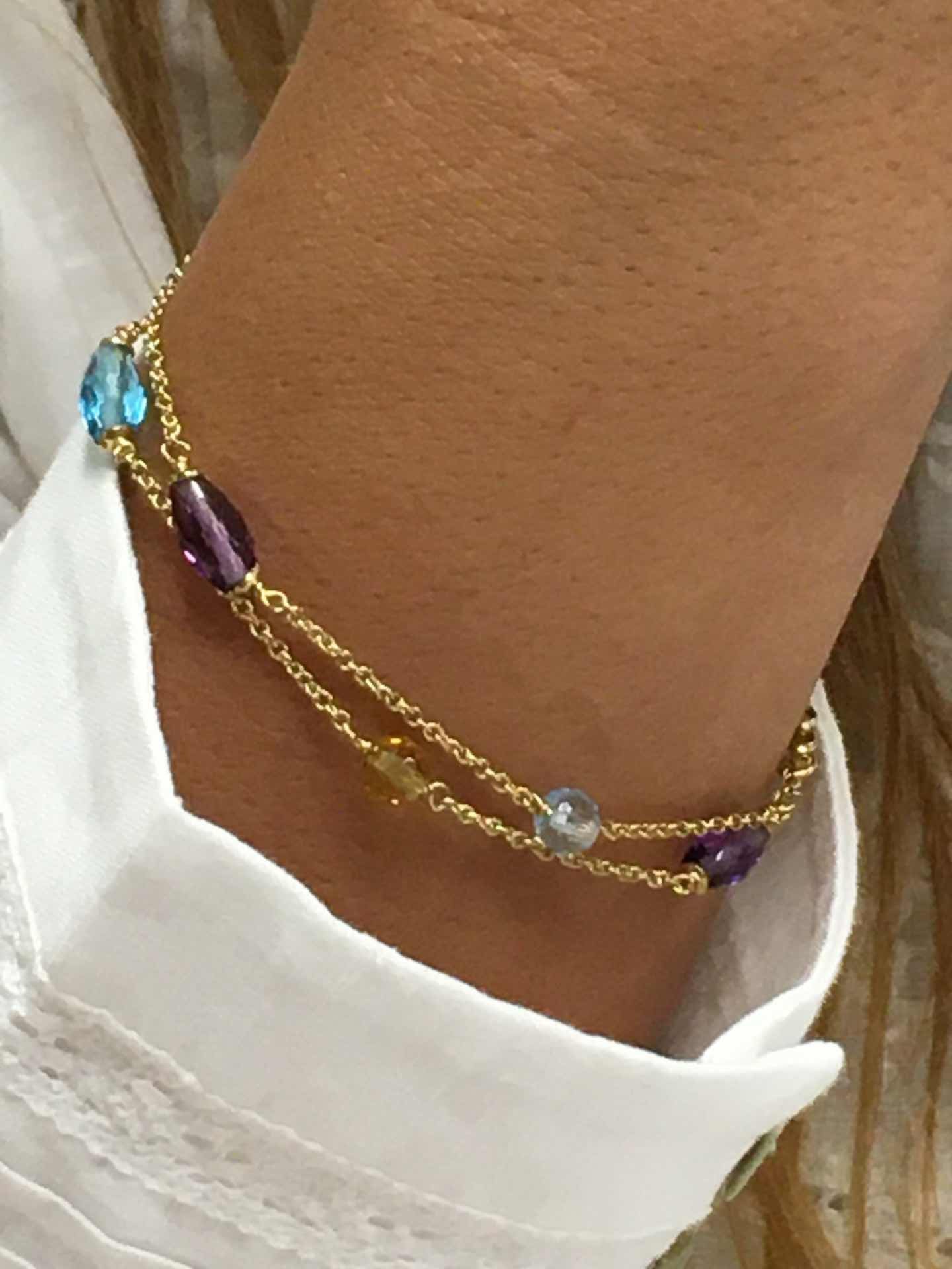 Pulsera YUNUS con piedras semipreciosas montadas en oro amarillo