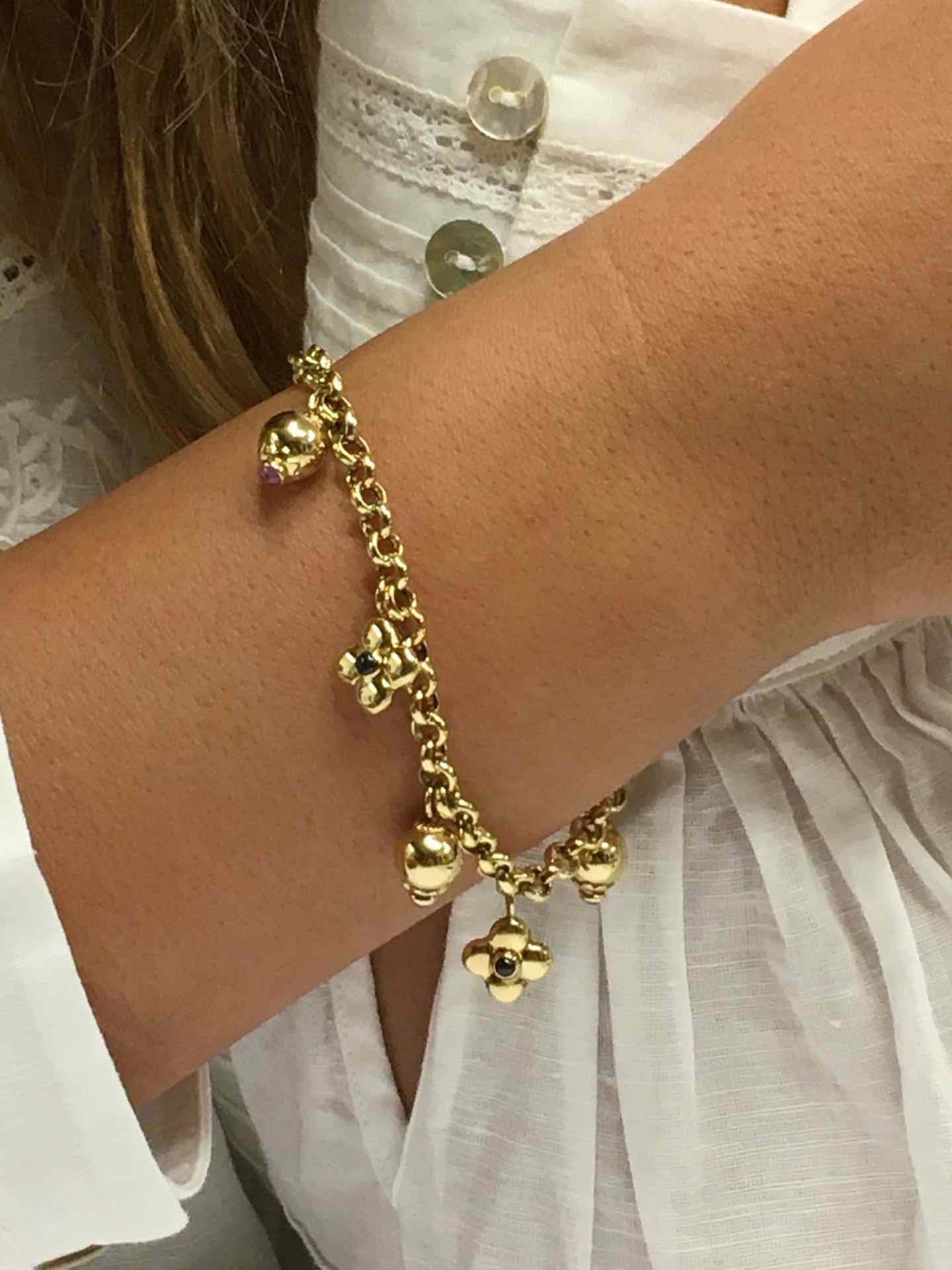 Pulsera LEKE con dijes que cuelgan en oro amarillo de 18 ktes