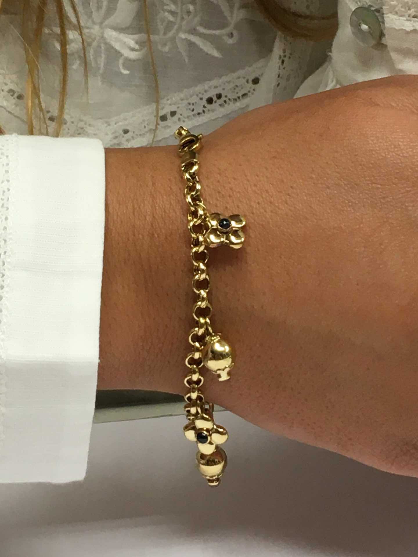 Pulsera LEKE con dijes que cuelgan en oro amarillo de 18 ktes