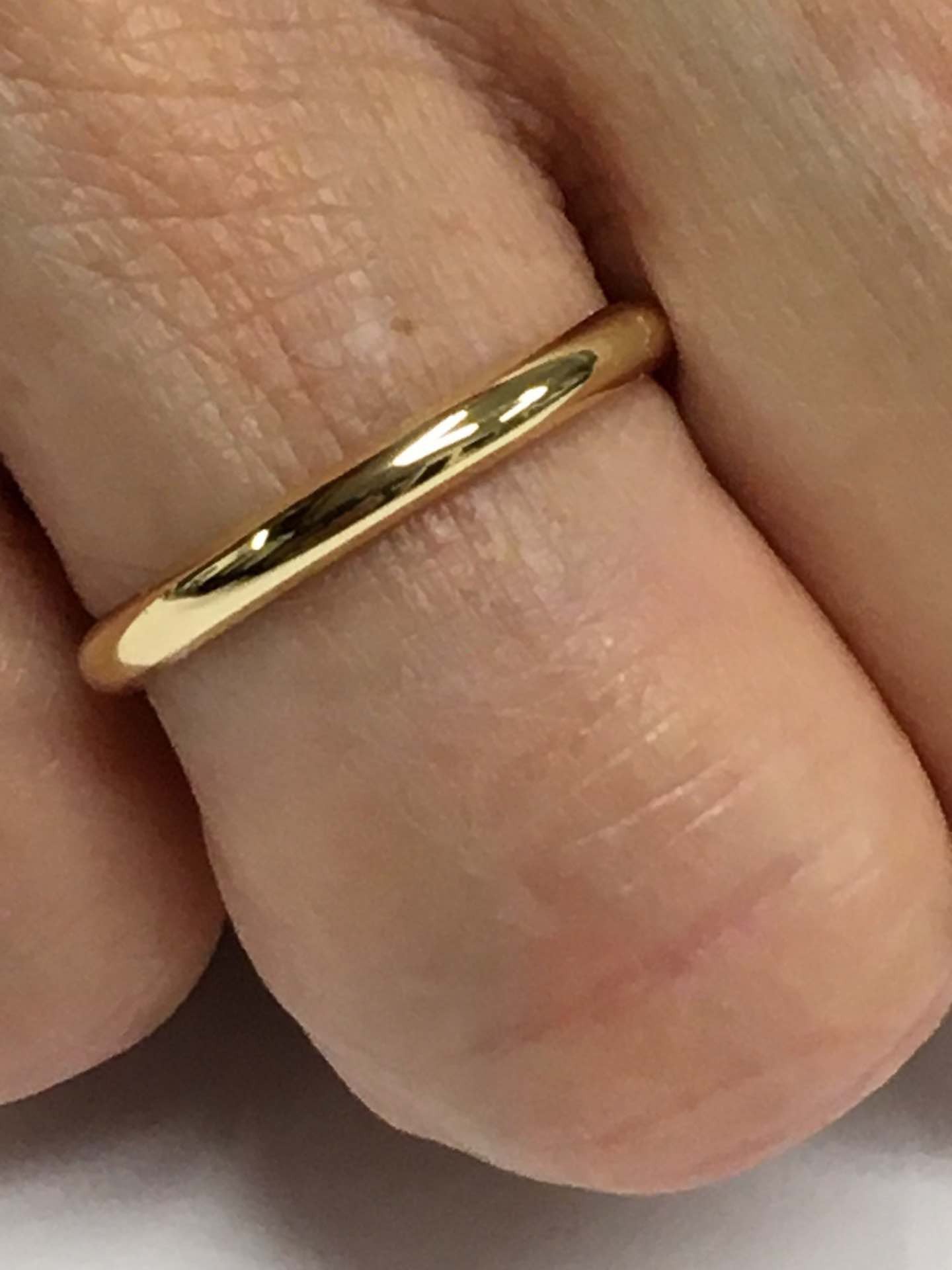 Alianza de compromiso PARDUS en media caña oro 18 ktes 2’2mm - Roman Joyero