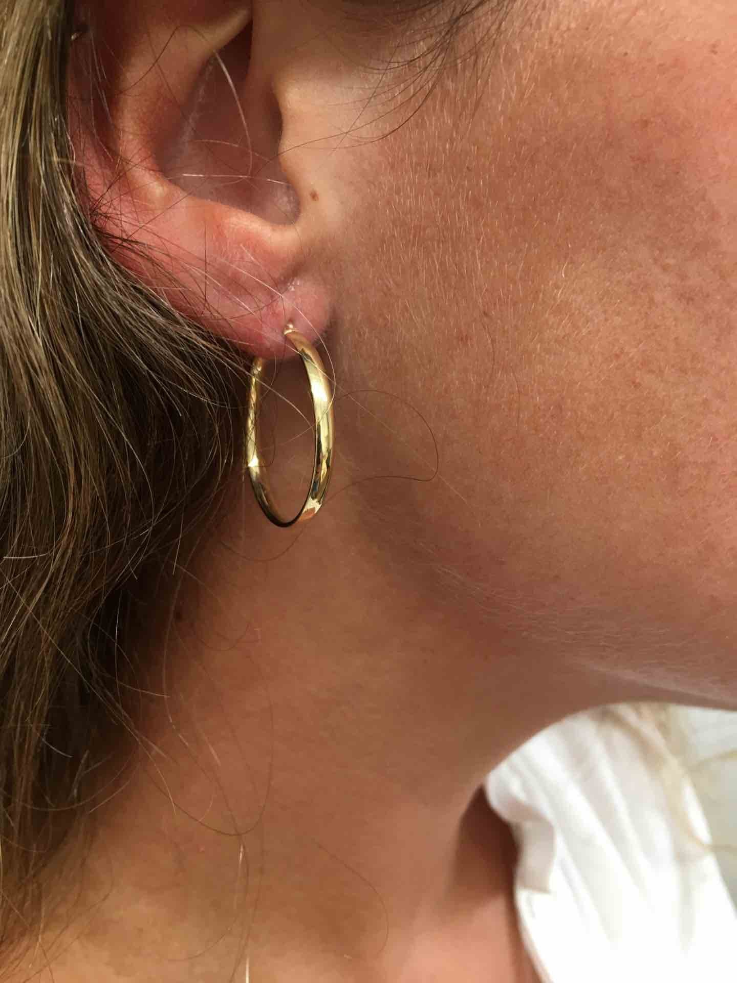 Argollas oro amarillo FIKRET huecas en 18 kilates muy ligeras - Roman Joyero