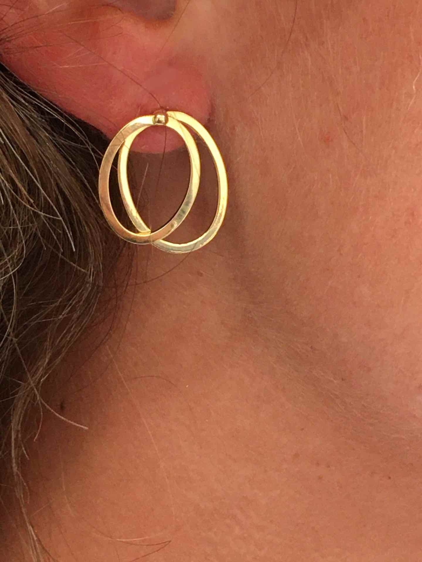 Pendientes NADINE en oro doble argolla movible y desmontable - Roman Joyero