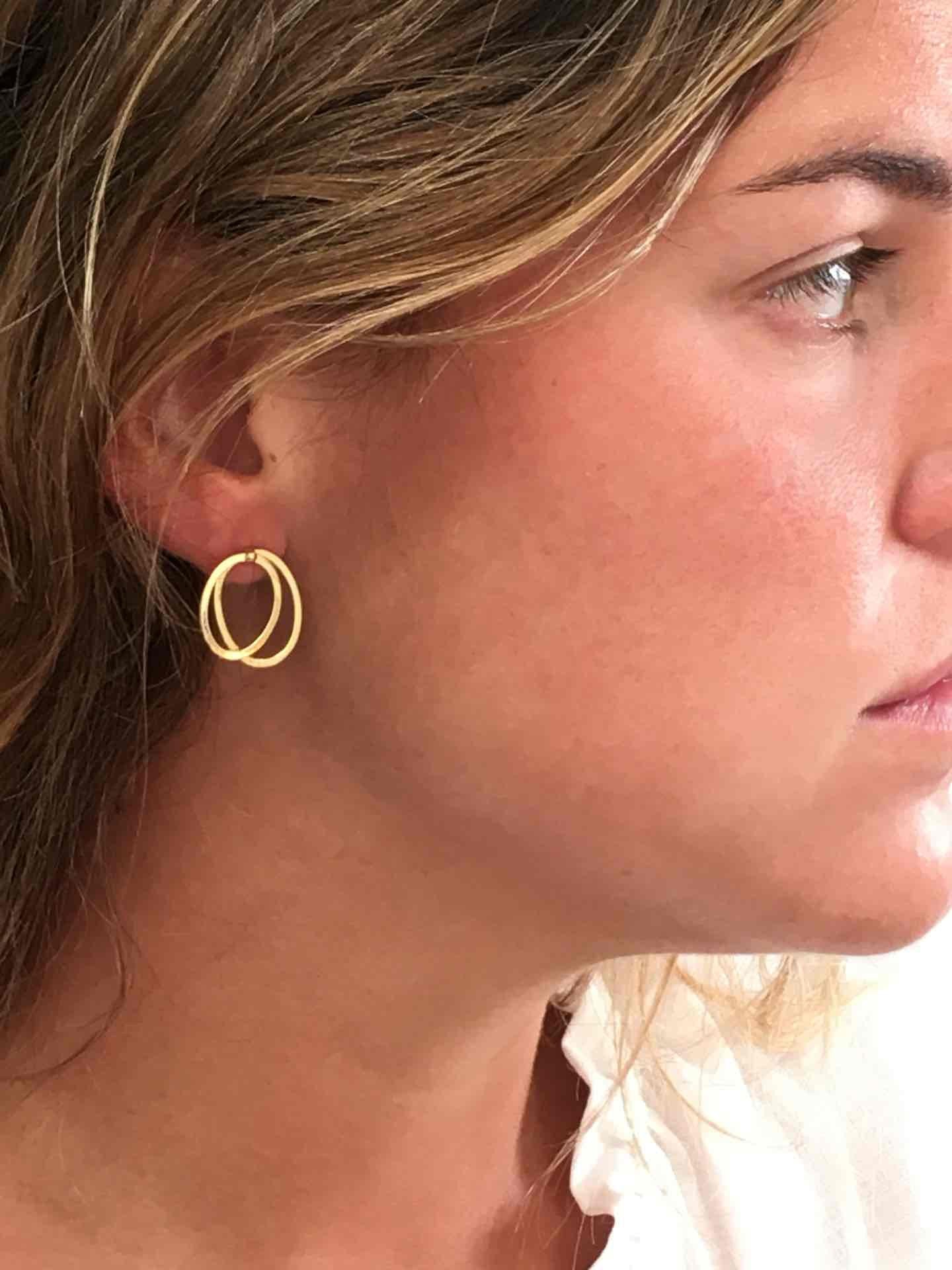 Pendientes NADINE en oro doble argolla movible y desmontable - Roman Joyero
