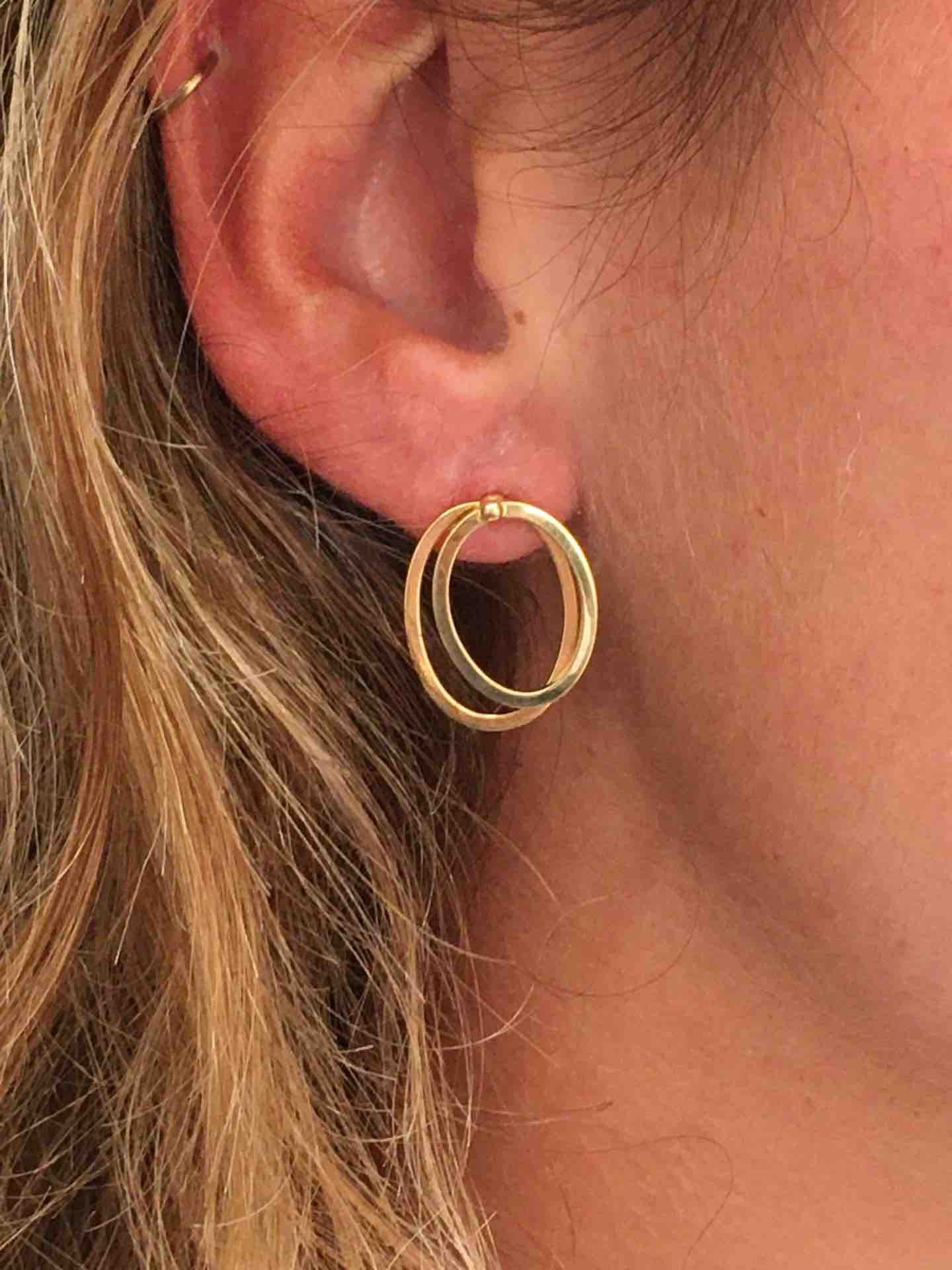 Pendientes NADINE en oro doble argolla movible y desmontable - Roman Joyero