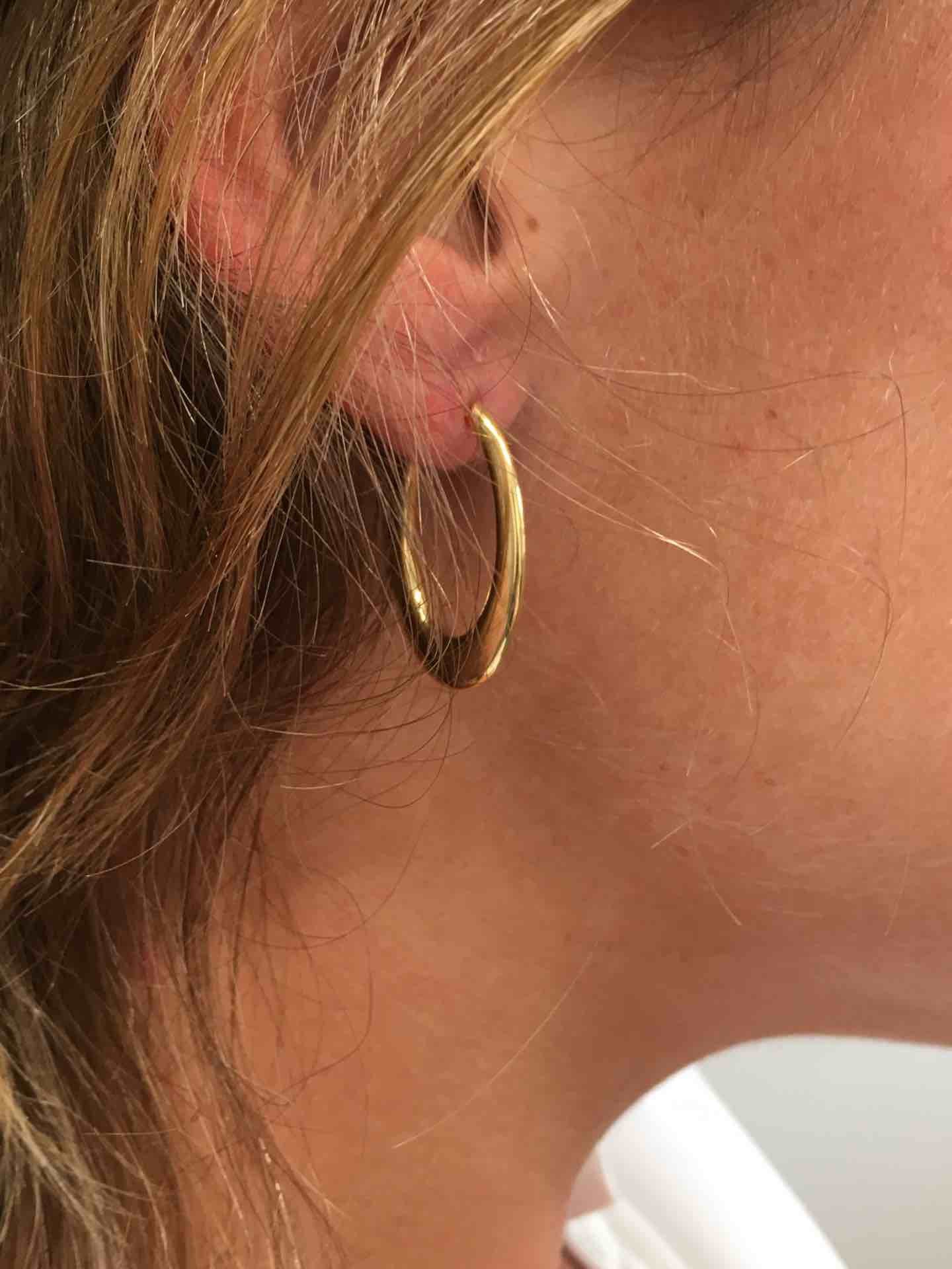 Argollas de oro huecas RIZA en oro de 18 Kilates aplanadas - Roman Joyero