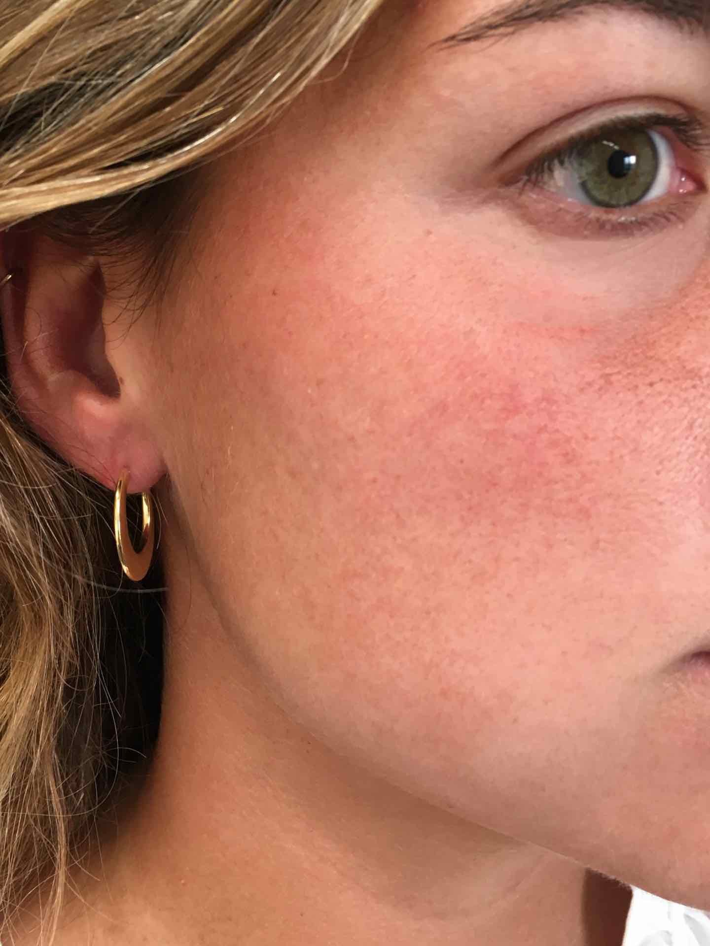 Argollas de oro redondeadas YASIN en 18 kilates aplanadas - Roman Joyero