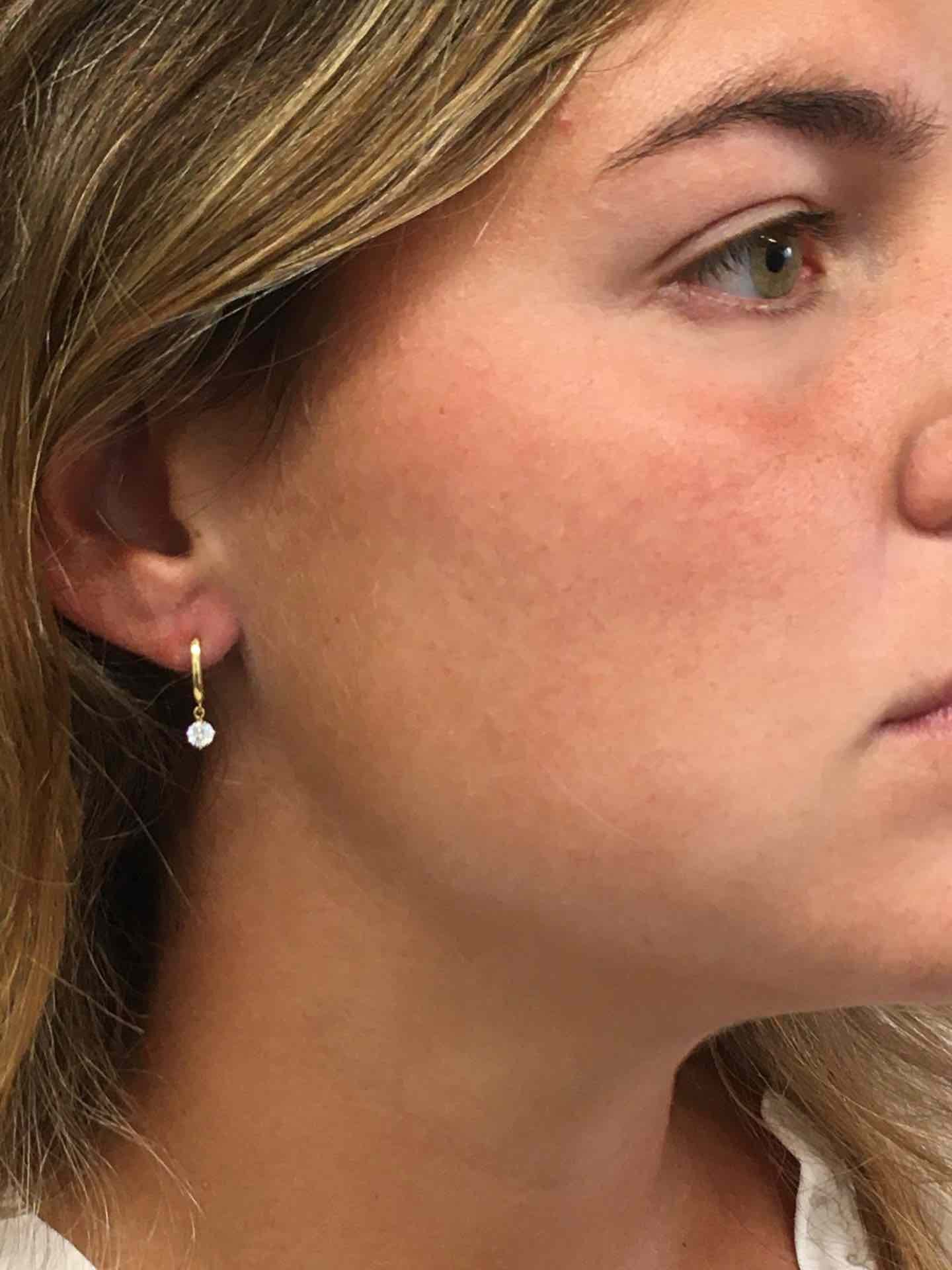 Pendientes argollas con circonita colgando KENT en oro 18 kts - Roman Joyero