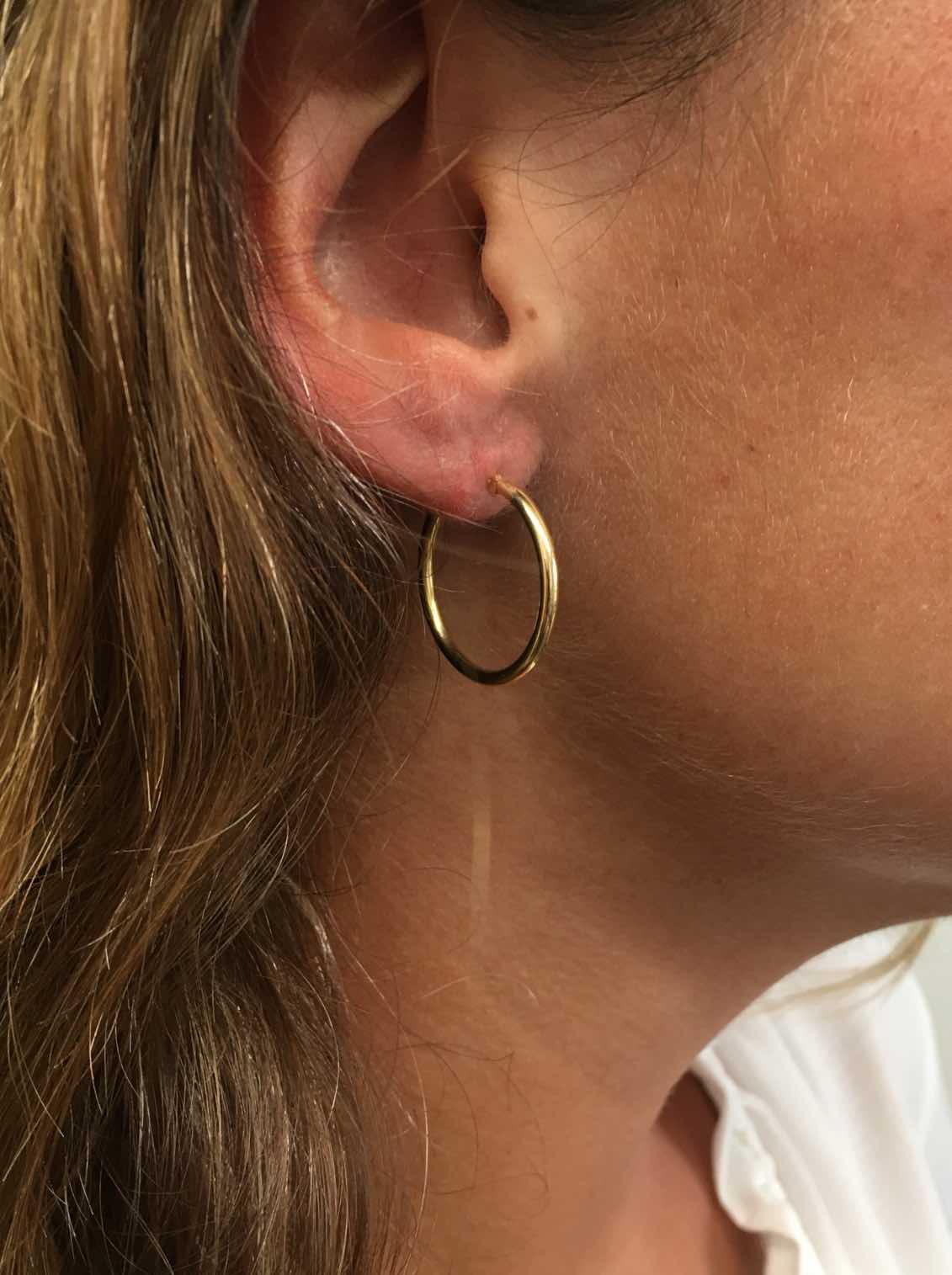 Argollas lisas redondeadas NAVI en oro amarillo 18 kilates - Roman Joyero