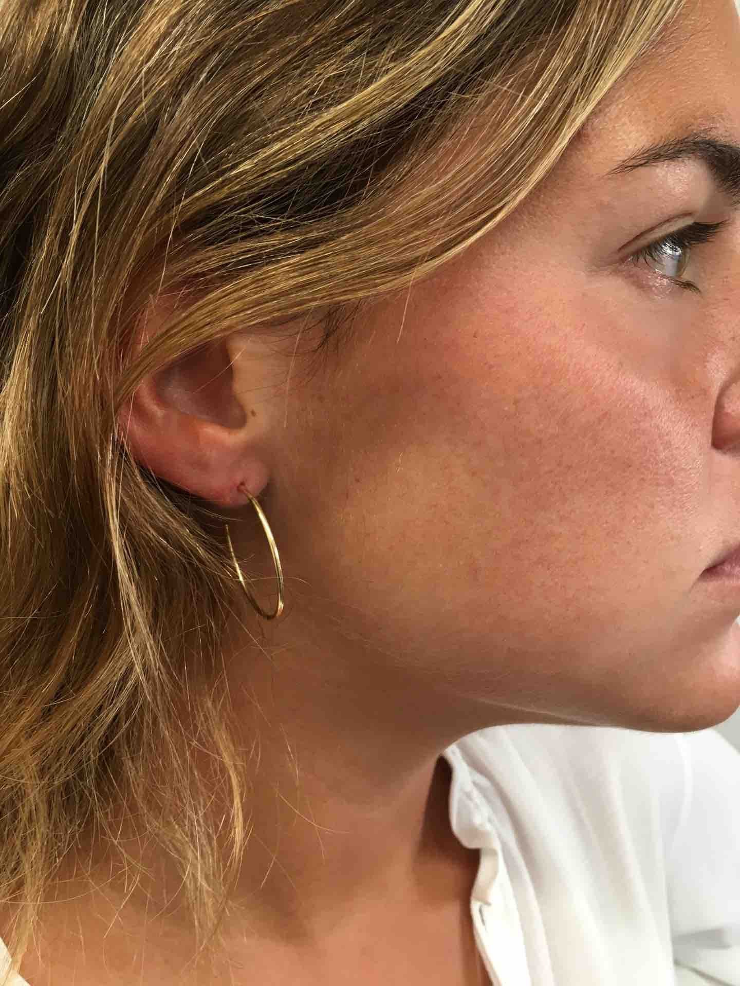 Argollas finísimas abiertas KIMIZI en oro amarillo 18 kilates - Roman Joyero