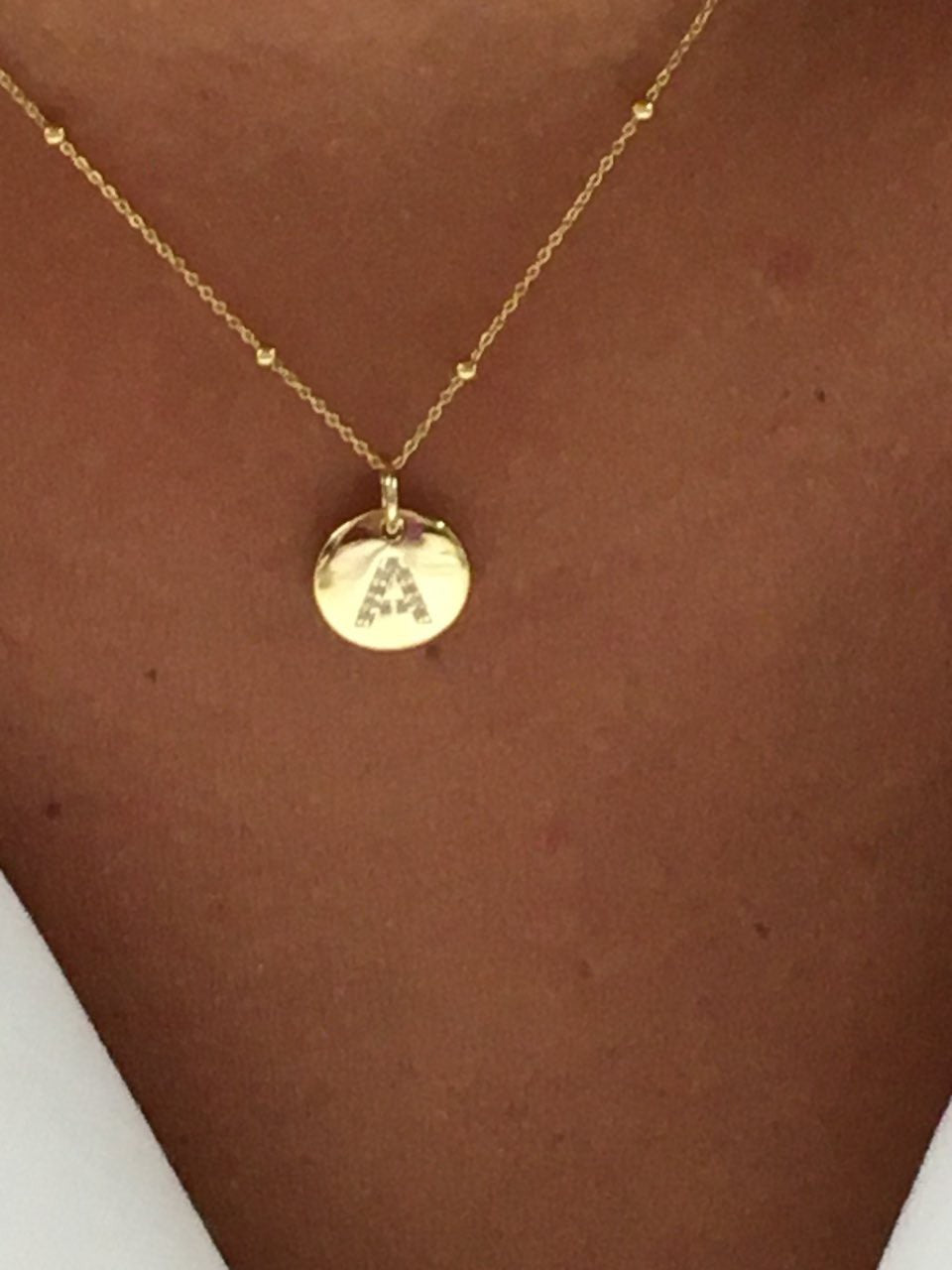 Colgantes letras LEVENT oro amarillo de 18 kilates y circonitas