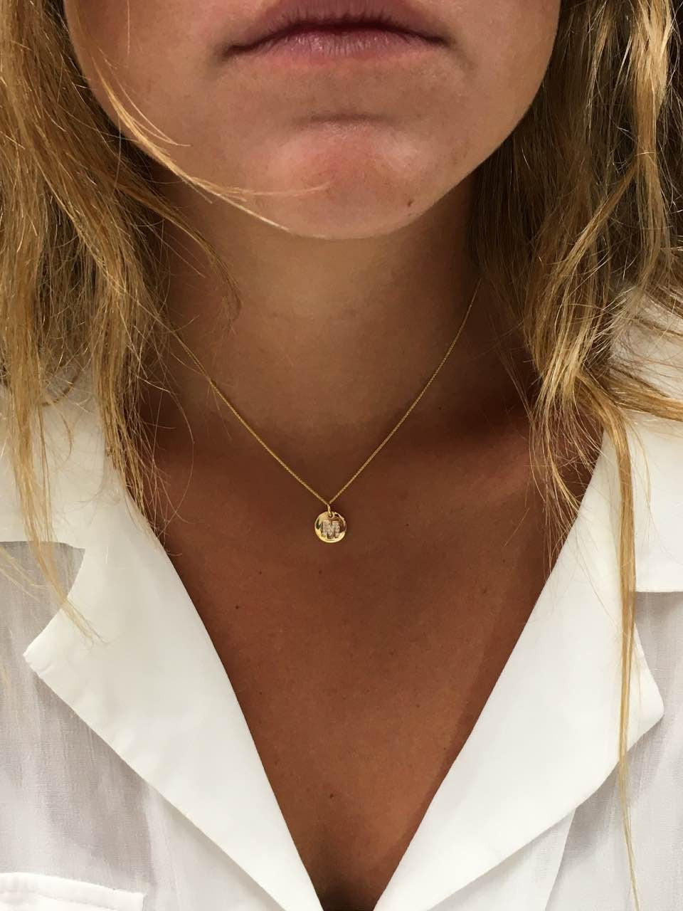 Colgantes letras LEVENT oro amarillo de 18 kilates y circonitas