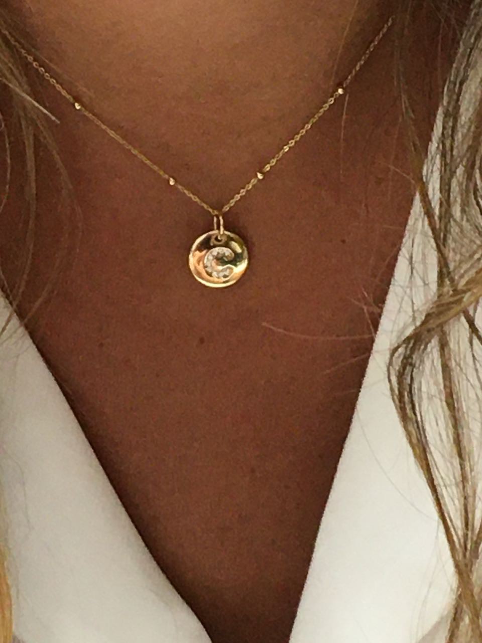 Colgantes letras LEVENT oro amarillo de 18 kilates y circonitas