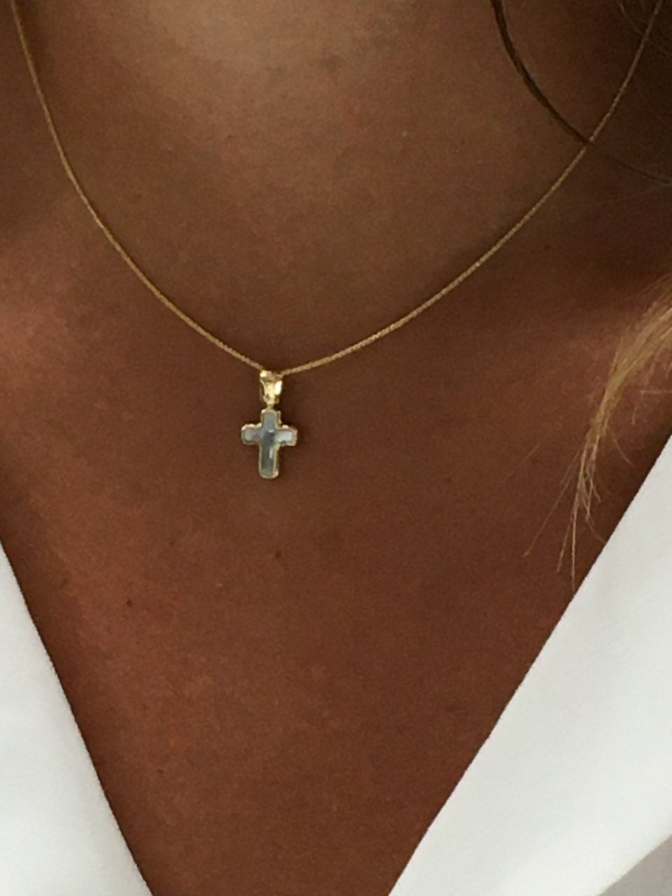 Cruz SUNGUR en nacar blanco y oro amarillo de 18 kilates