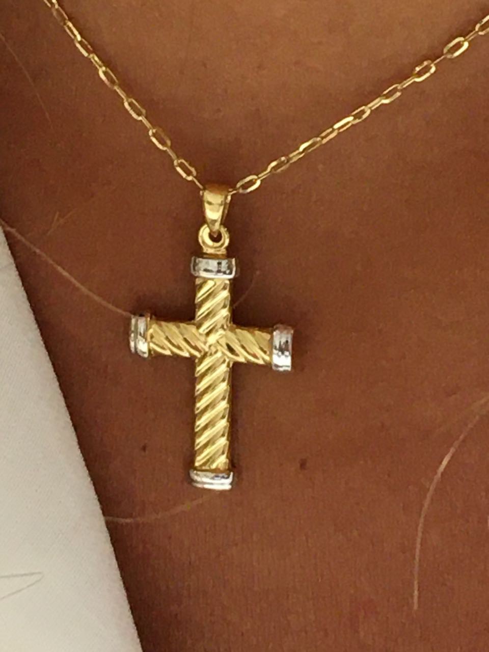 Cruz ADNAN gallones en oro amarillo y finales blanco en 18 ktes - Roman Joyero