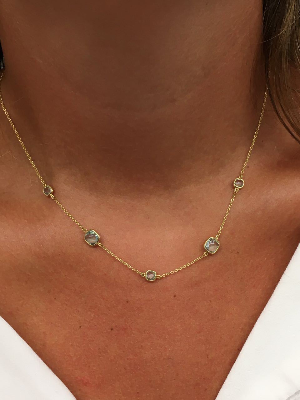 Gargantilla NEVIN oro amarillo de 18 ktes con topacios azules - Roman Joyero