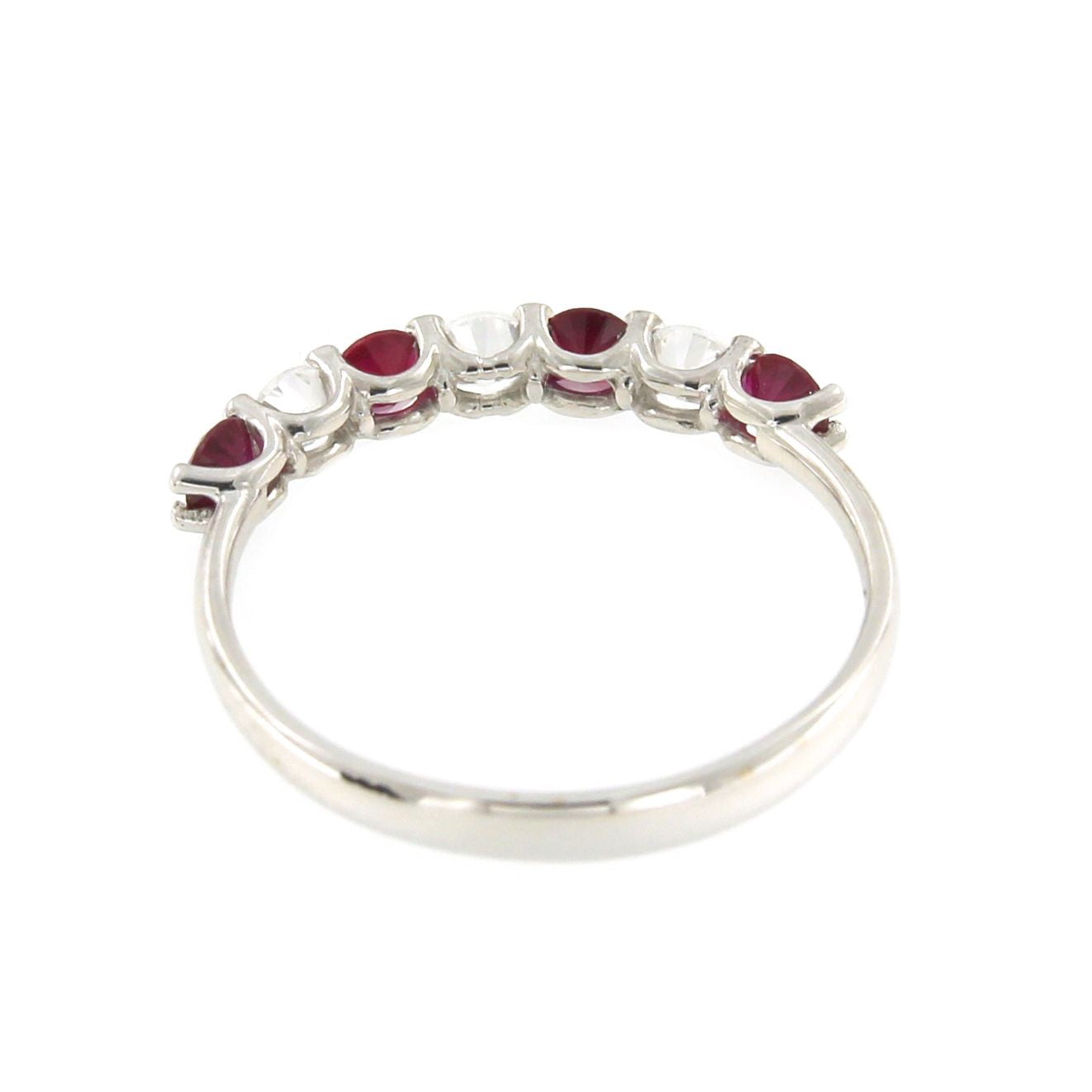 Anillo AKIN alianza oro blanco circonitas y cuarzos rojos. - Roman Joyero