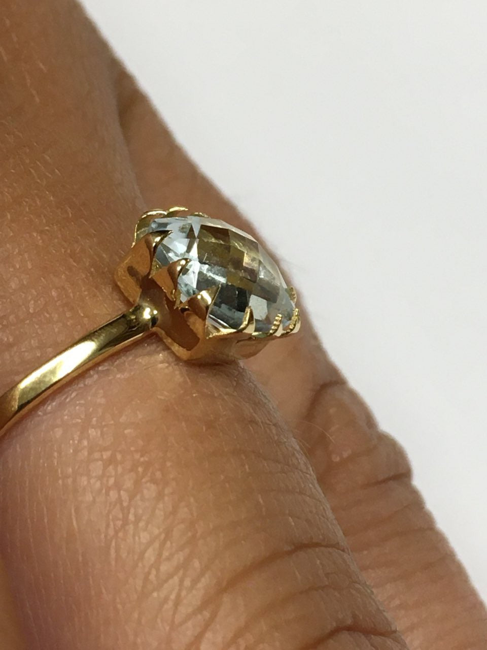 Anillo DADA en oro amarillo de 18 kilates con topacio azul - Roman Joyero