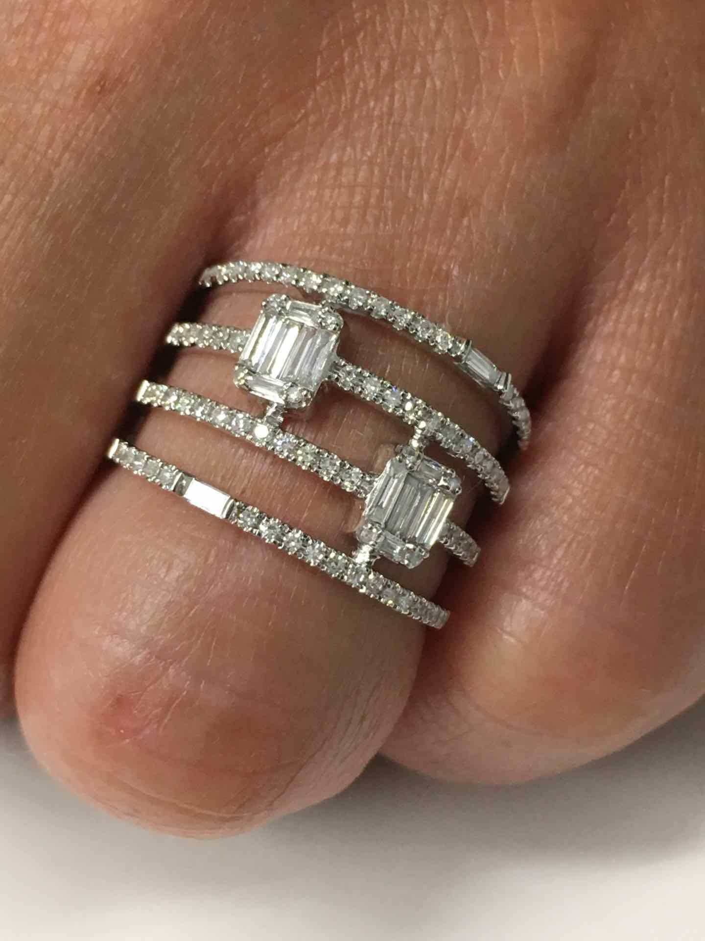 Anillo MIRAN en oro blanco 18 ktes brillantes y baguettes - Roman Joyero