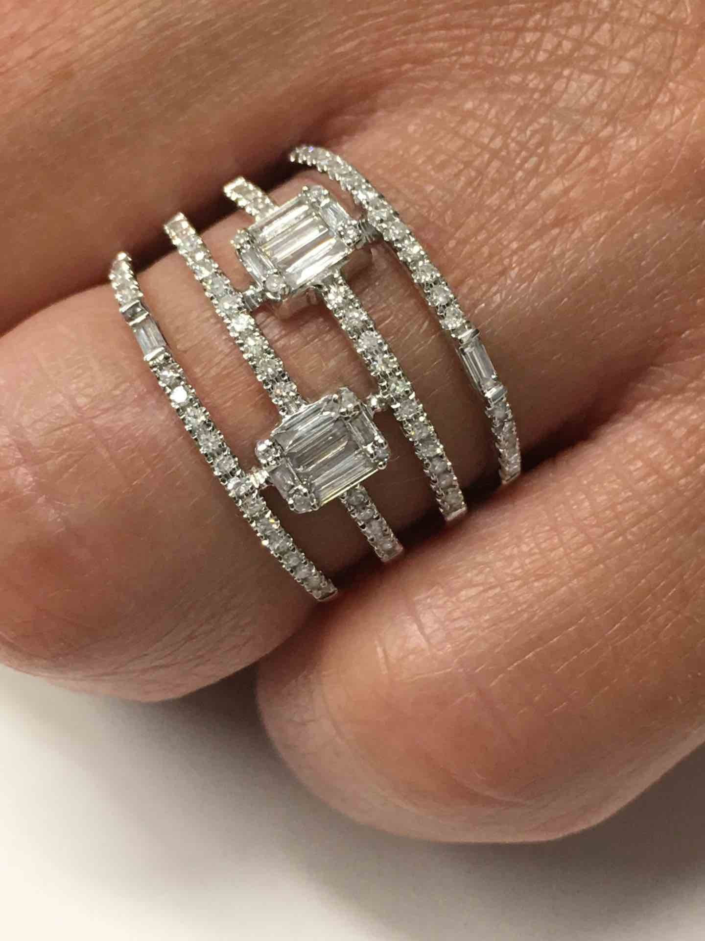Anillo MIRAN en oro blanco 18 ktes brillantes y baguettes - Roman Joyero