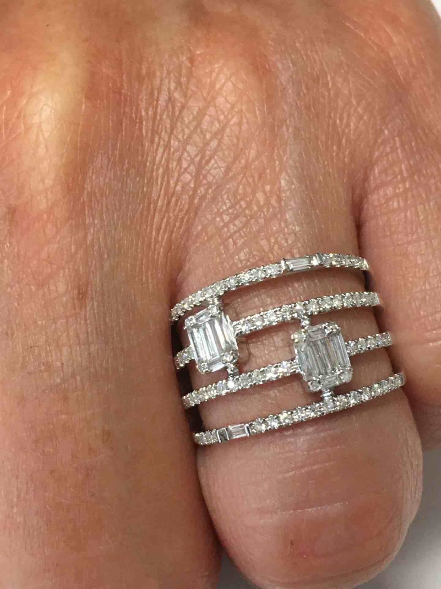 Anillo MIRAN en oro blanco 18 ktes brillantes y baguettes - Roman Joyero