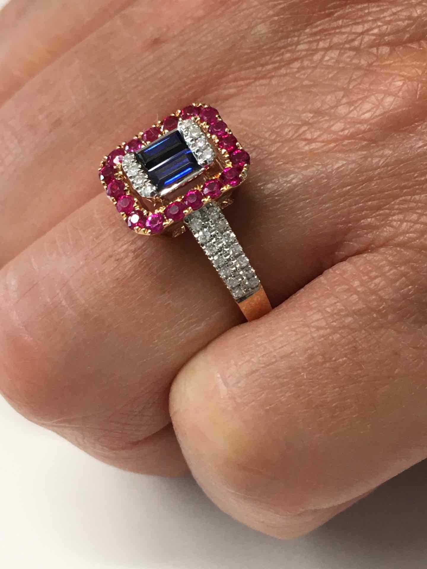 Anillo GONUL en oro blanco y rosa con zafiros y brillantes - Roman Joyero