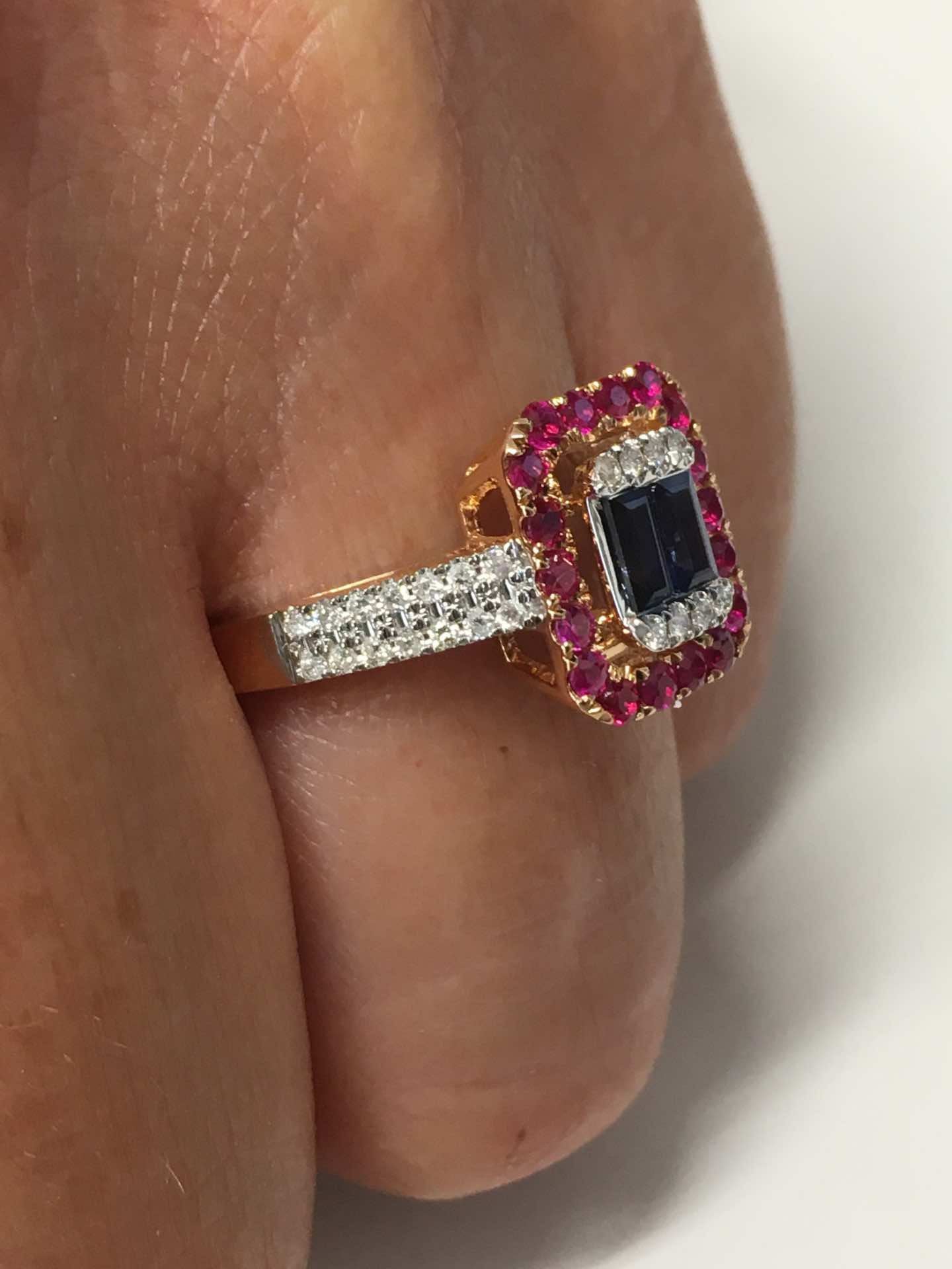 Anillo GONUL en oro blanco y rosa con zafiros y brillantes - Roman Joyero