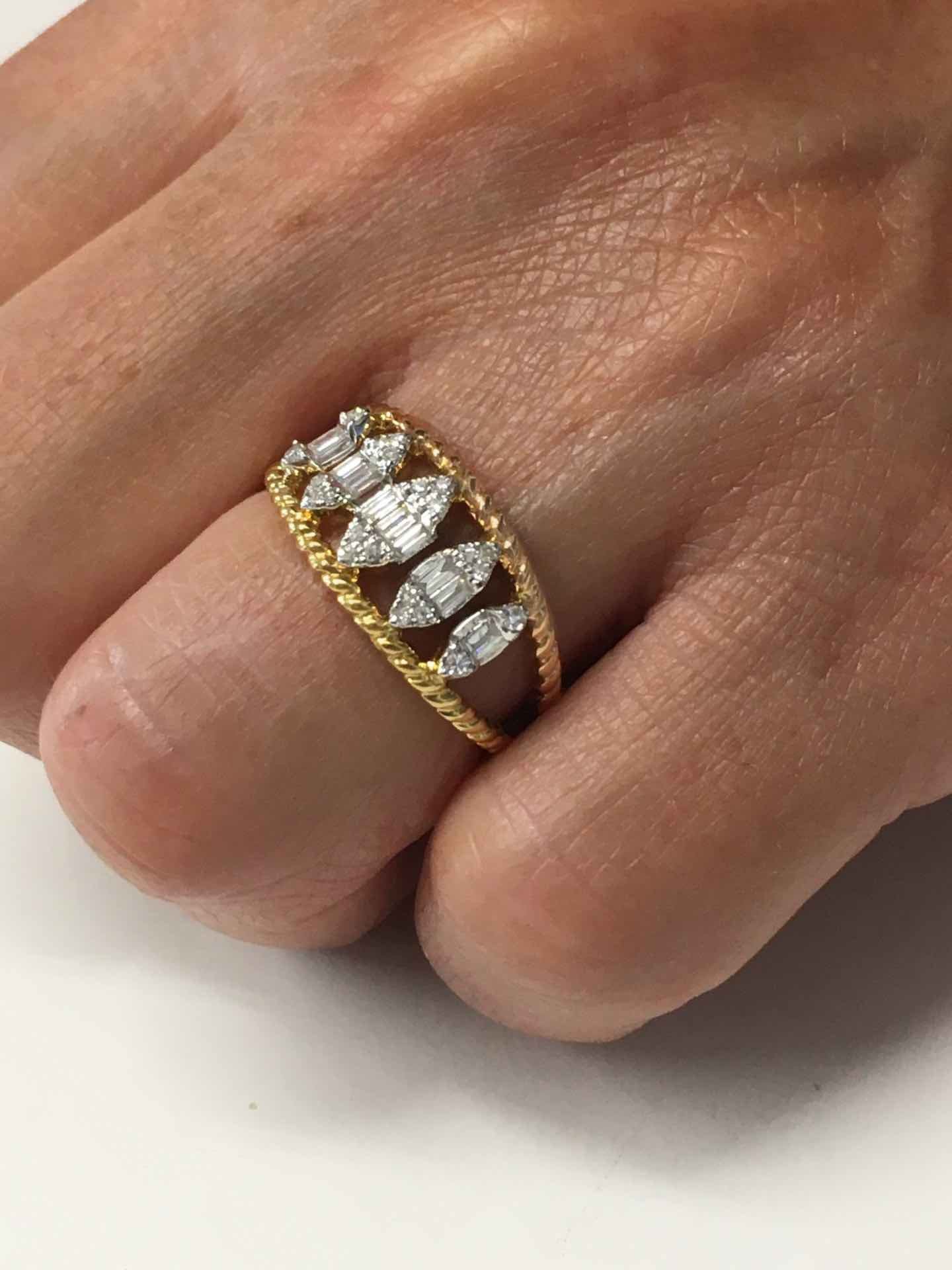 Anillo DILARAN en oro 3 colores de 18 kilates con brillantes - Roman Joyero