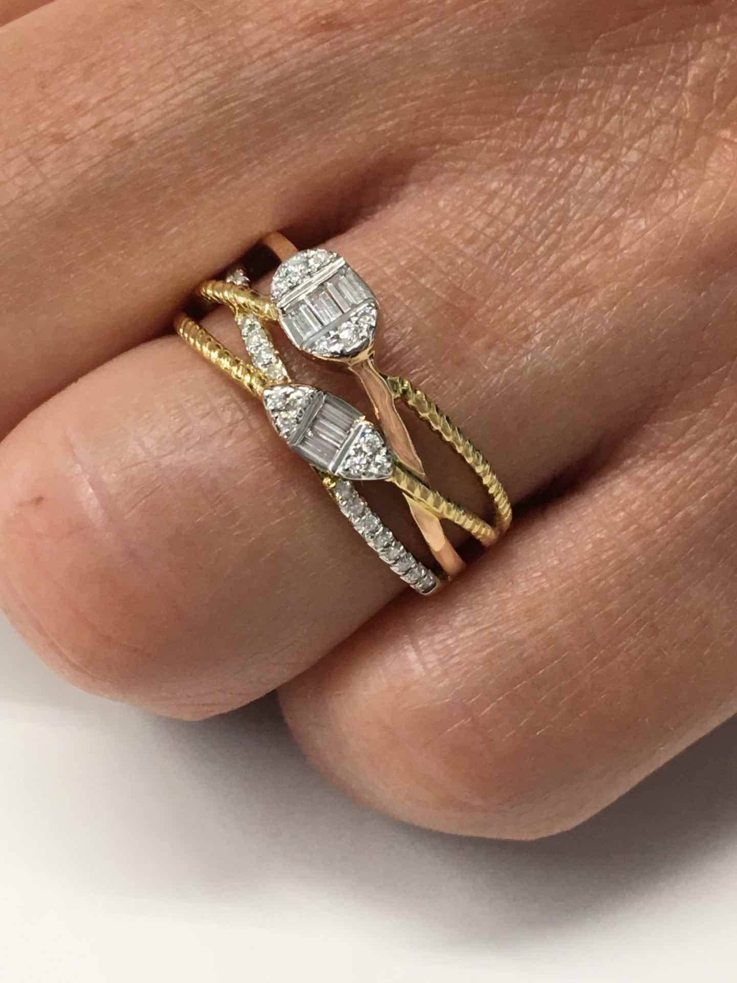 Anillo MESUT alianzas en oro de 3 colores con brillantes y baguettes - Roman Joyero
