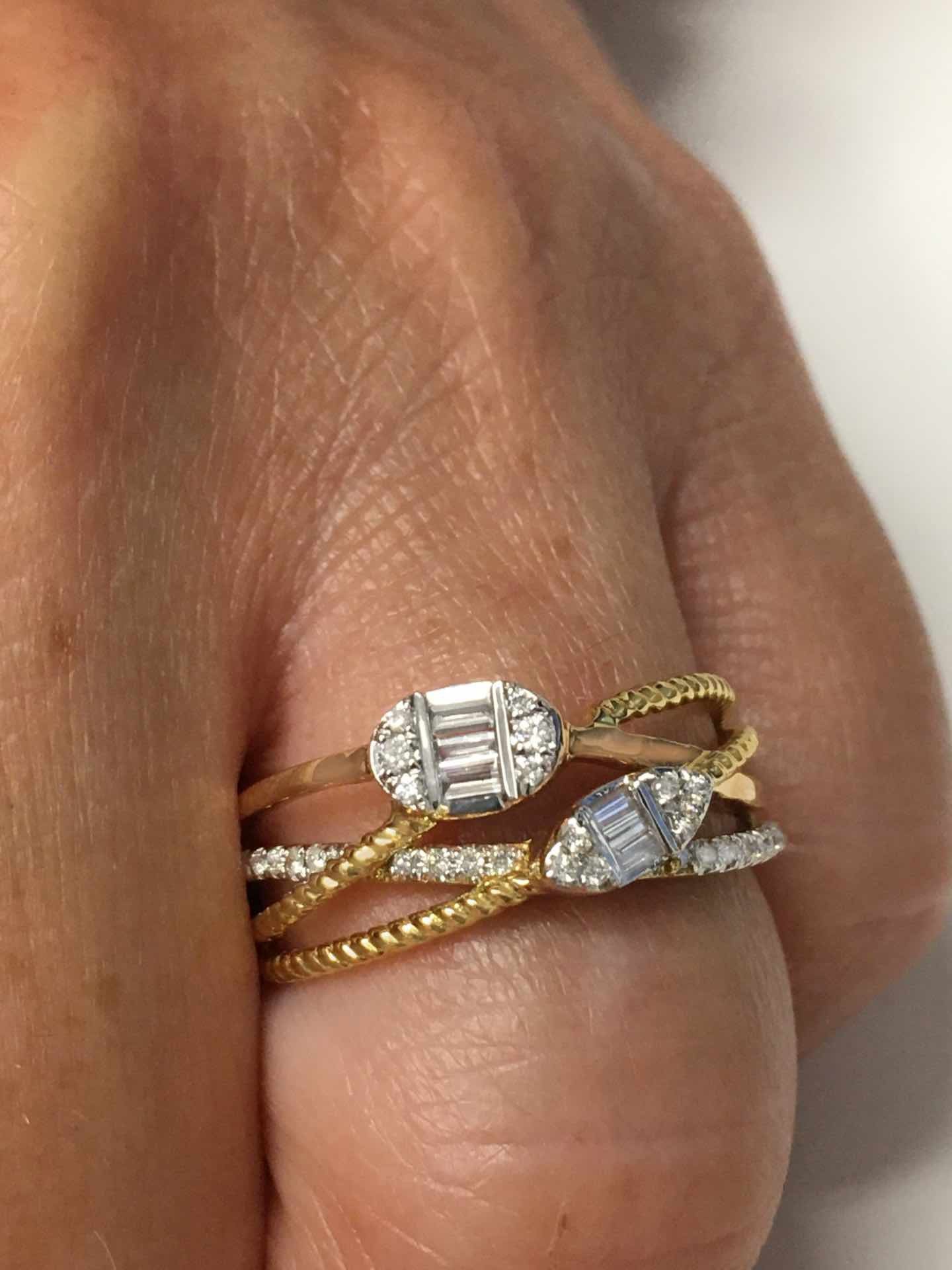 Anillo MESUT alianzas en oro de 3 colores con brillantes y baguettes - Roman Joyero