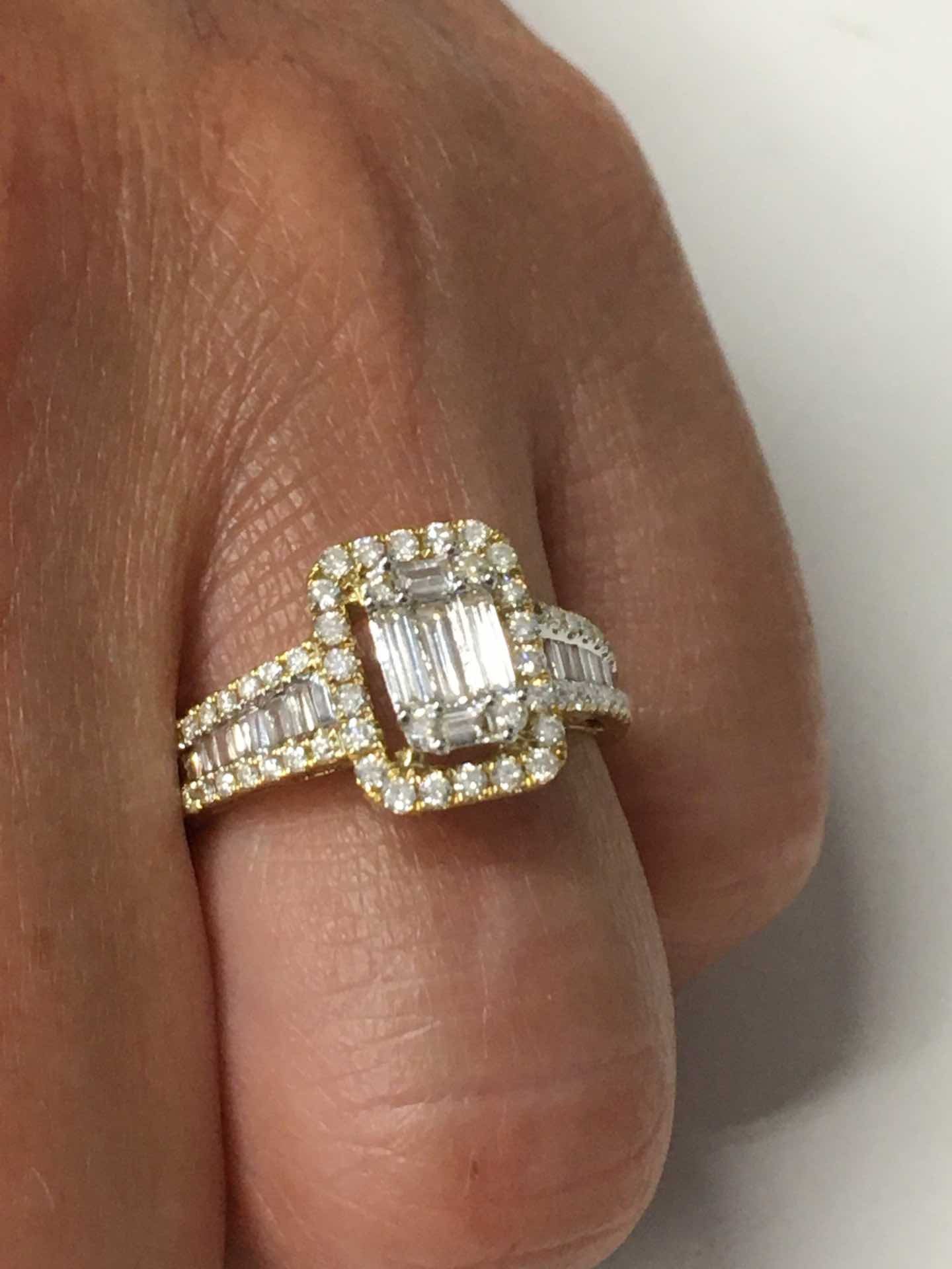 Anillo OZLEN oro amarillo 18 kts con brillantes y baguettes - Roman Joyero
