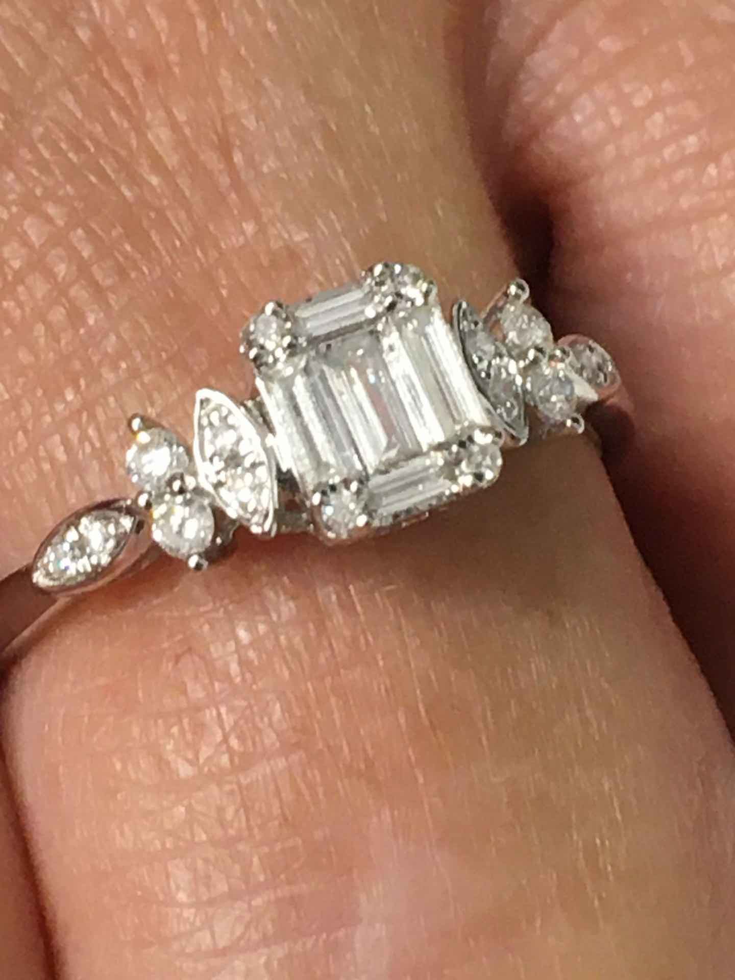 Anillo METIN en oro blanco de 18 kts con brillantes y baguettes - Roman Joyero