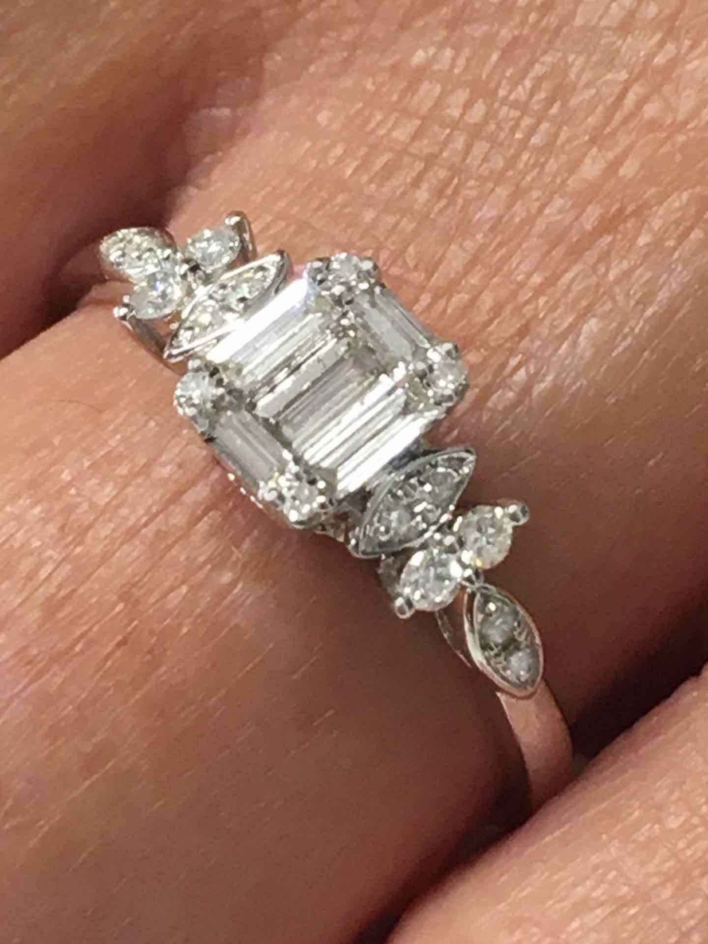 Anillo METIN en oro blanco de 18 kts con brillantes y baguettes - Roman Joyero