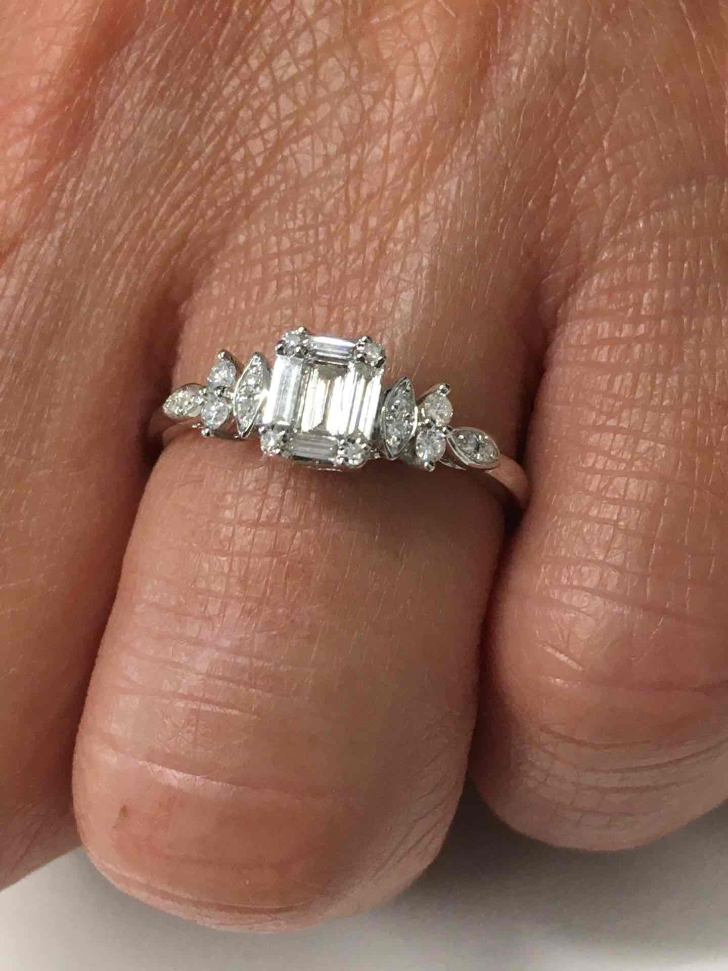 Anillo METIN en oro blanco de 18 kts con brillantes y baguettes - Roman Joyero