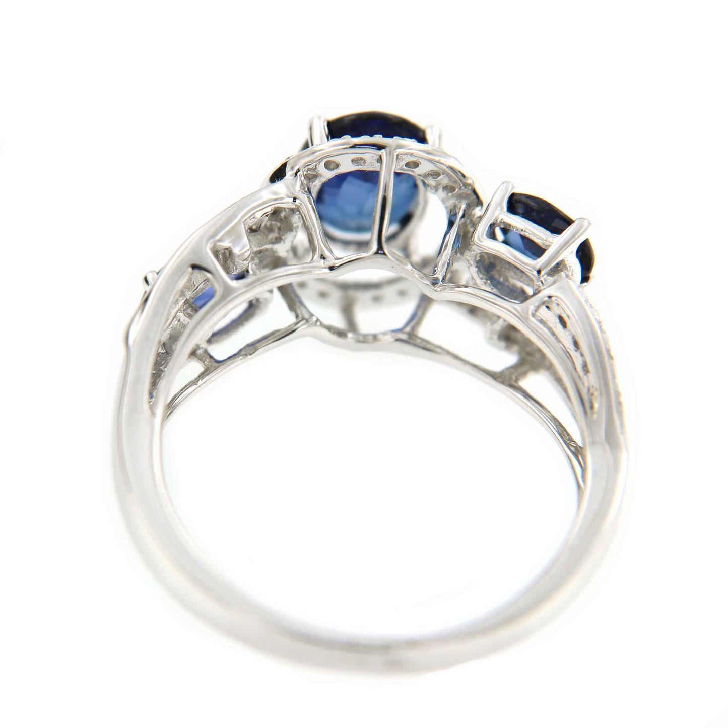 Anillo KEMAL en oro blanco de 18 kts con brillantes y zafiros - Roman Joyero