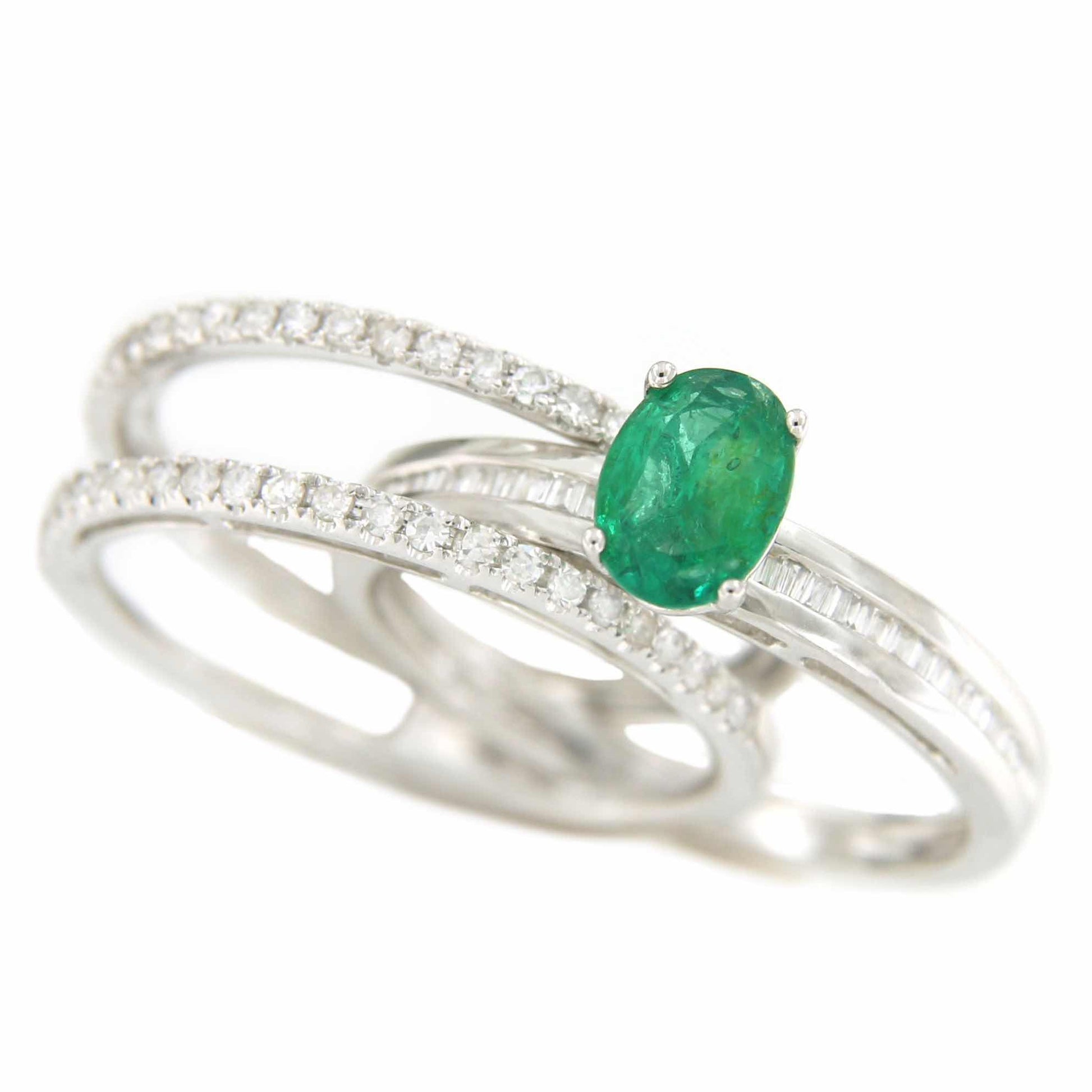 Anillo IRFAN en oro blanco con esmeralda, brillantes y baguettes