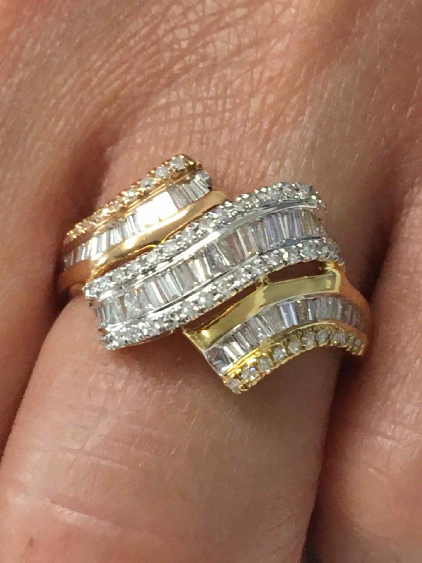 Anillo NUR 3 colores de oro con brillantes y taipes en galería - Roman Joyero