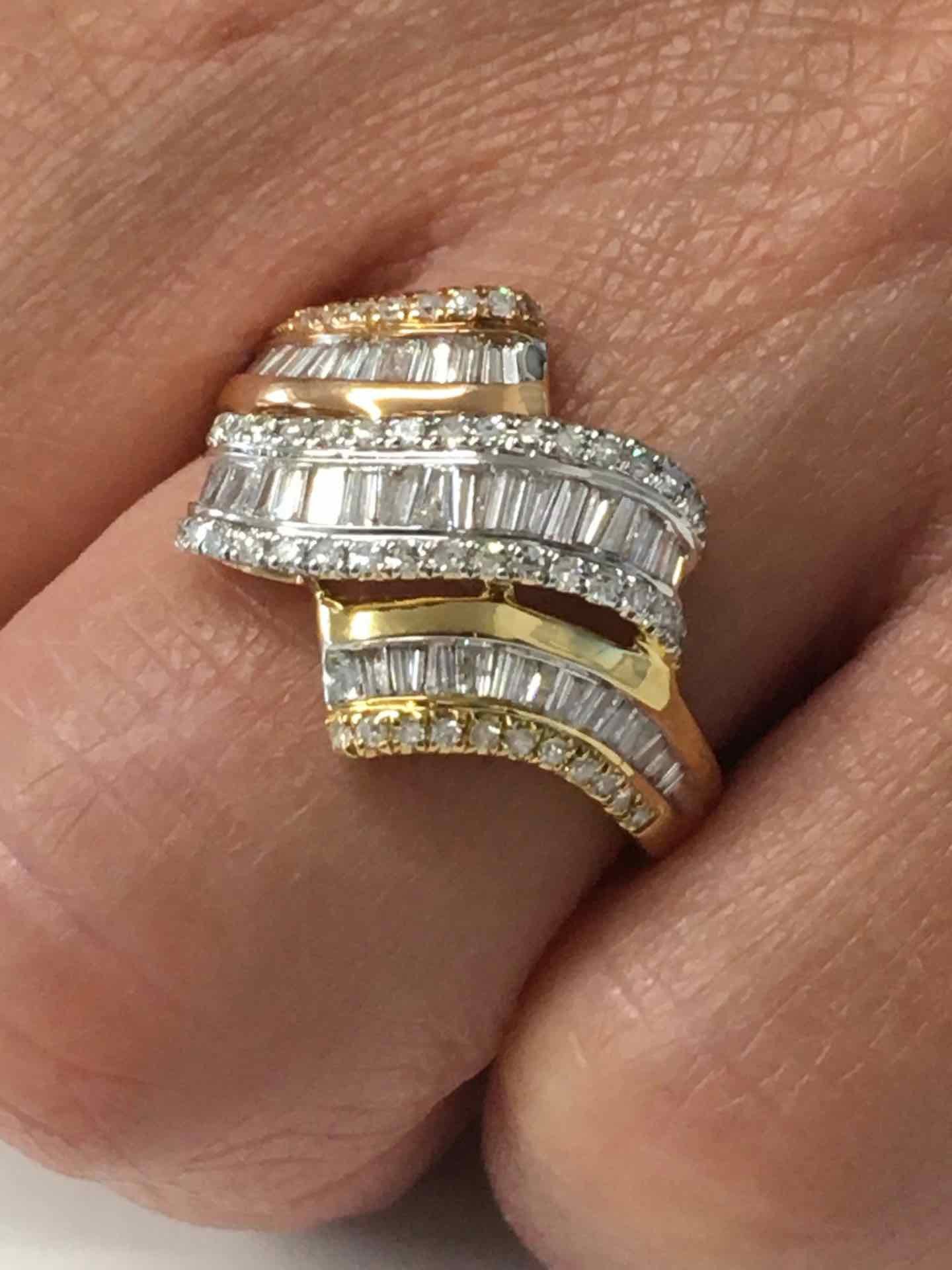 Anillo NUR 3 colores de oro con brillantes y taipes en galería - Roman Joyero